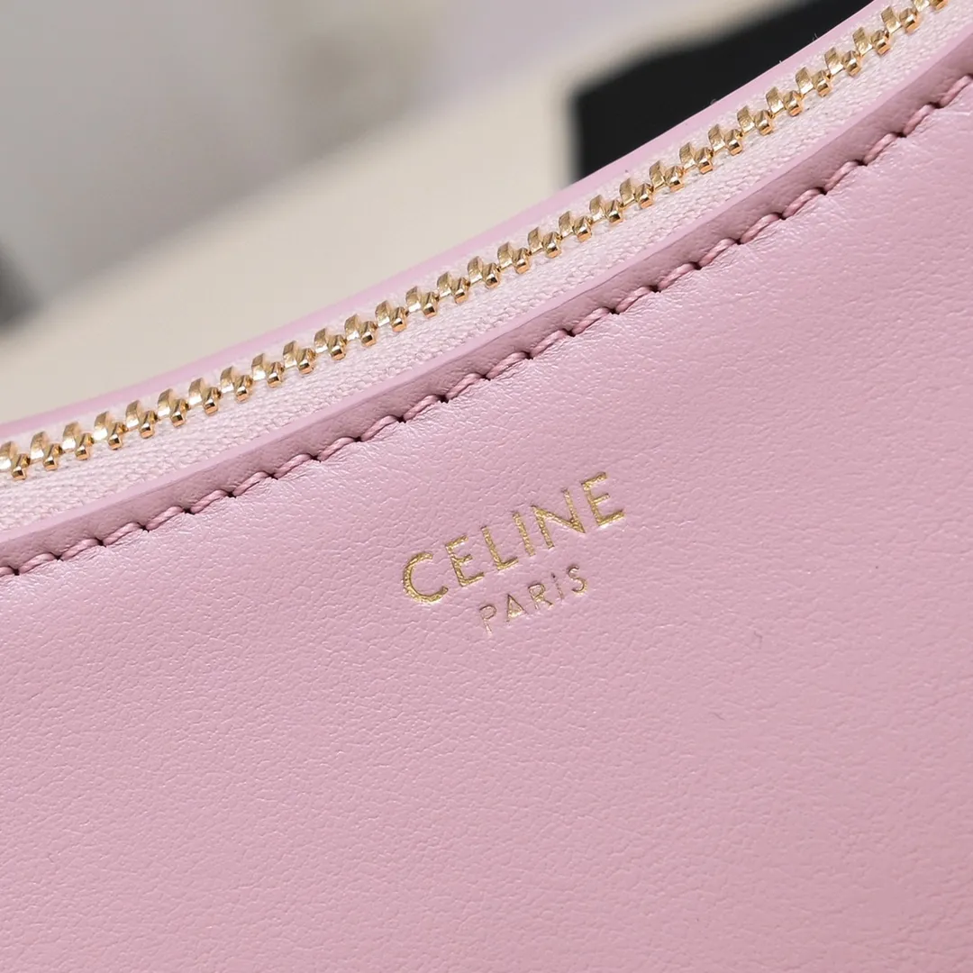 C*ELINE 💕2023 new color cherry blossom pink AVA TRIOMPHE full leather handbag🤩, Celine's new generation and another popular style, lining: cow leather/fabric, shoulder or hand carry, zipper lock, adjustable leather shoulder strap length 22cm. Size 23x19x7cm Model: 193953