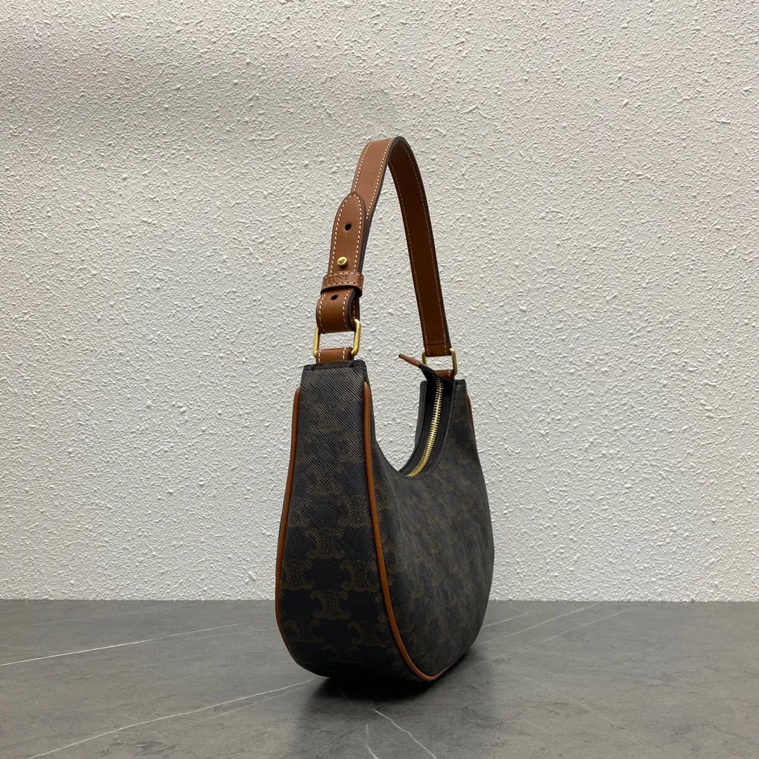 193953 #CELI-NE AVA armpit bag ⚠️The new version has upgraded all-steel hardware → rolled over the old version alloy → exquisite large-scale details, order with confidence, it is perfect. This armpit bag is really beautiful! Size: 24.5-18-7.5 Style number: 193953