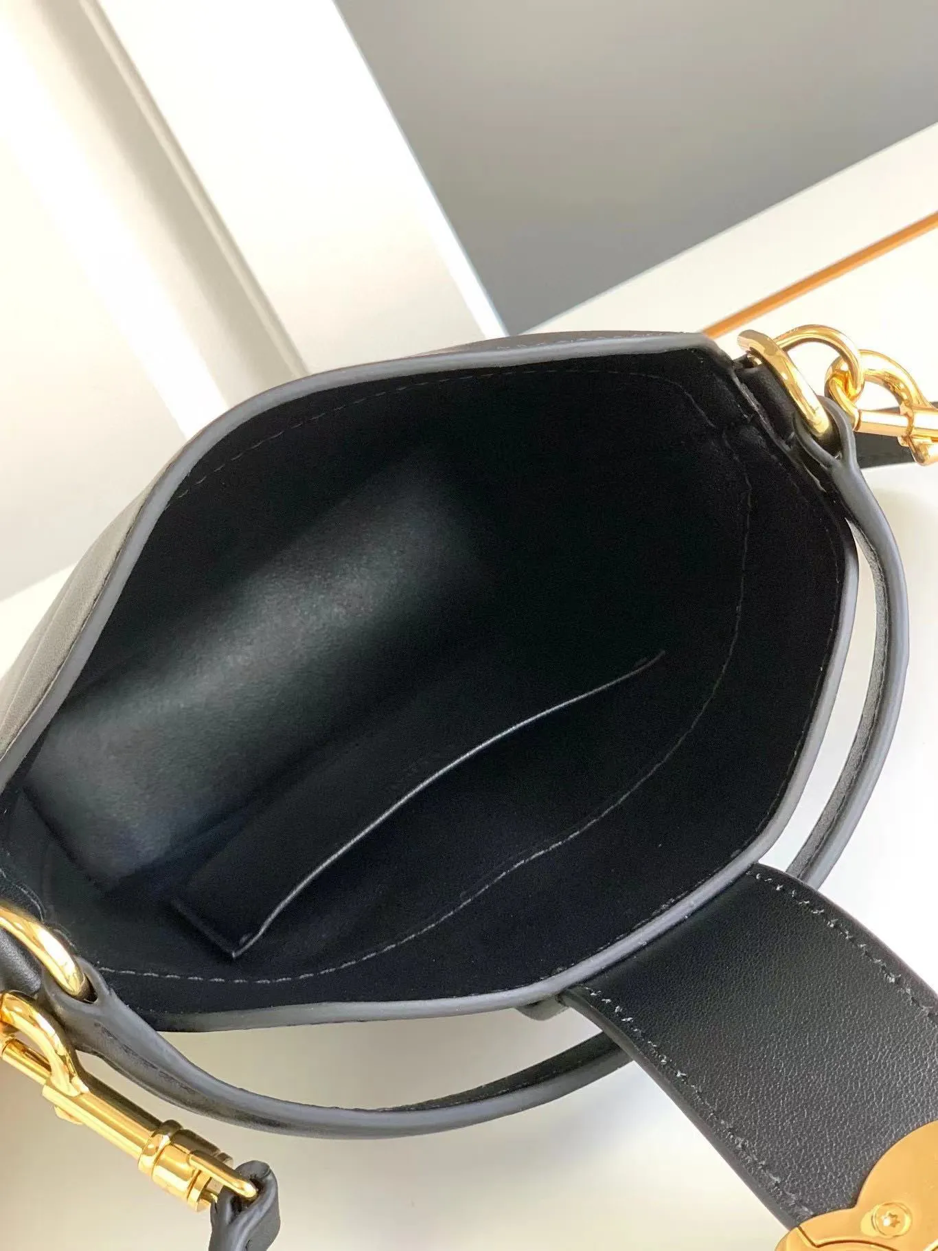 Celine TRIOMPHE mini cowhide bucket bag French fries bag size: 12.5x5x14cm