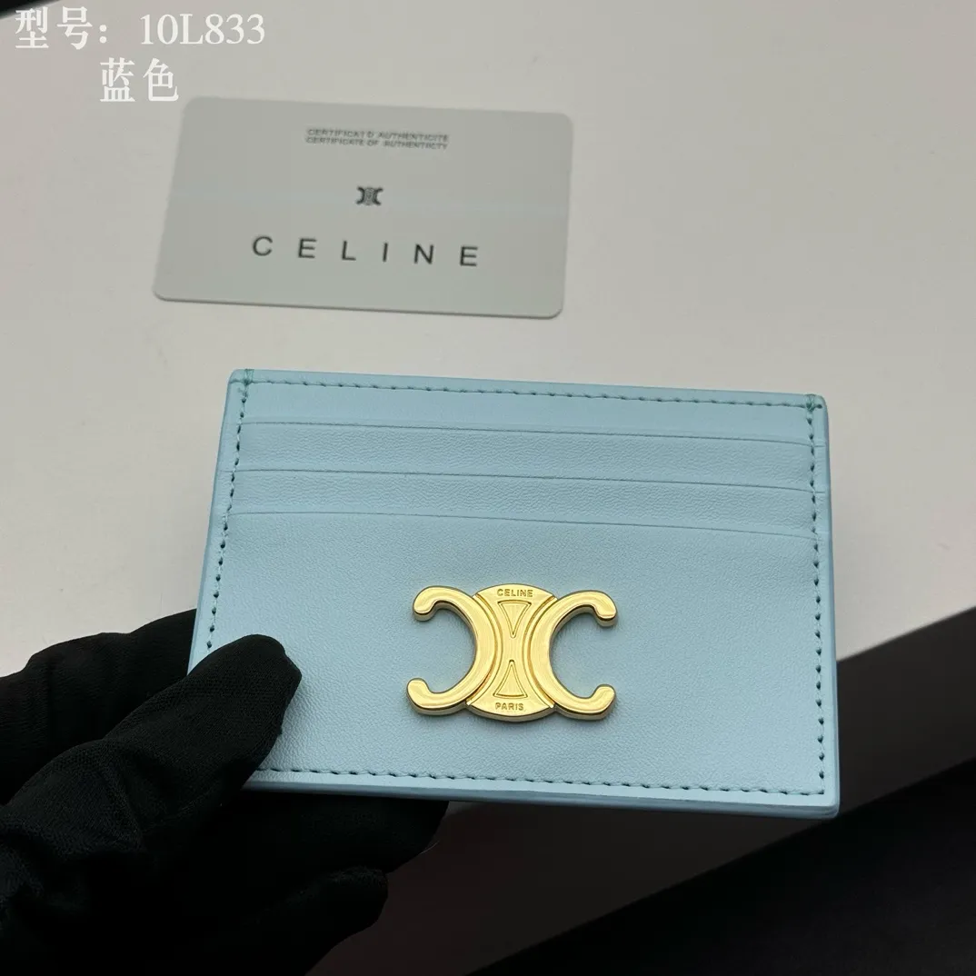 💰90 💎Top quality high version calf leather 💌 𝗖𝗘𝗟𝗜𝗡𝗘 | 𝗧𝗥𝗜𝗢𝗠𝗣𝗛𝗘 Arc de Triomphe small card holder 〰️ Celine's new embossed logo card holder, made of first-layer cowhide, two card slots + one middle pocket. Style number: 10L833 Size: 10.5×7cm