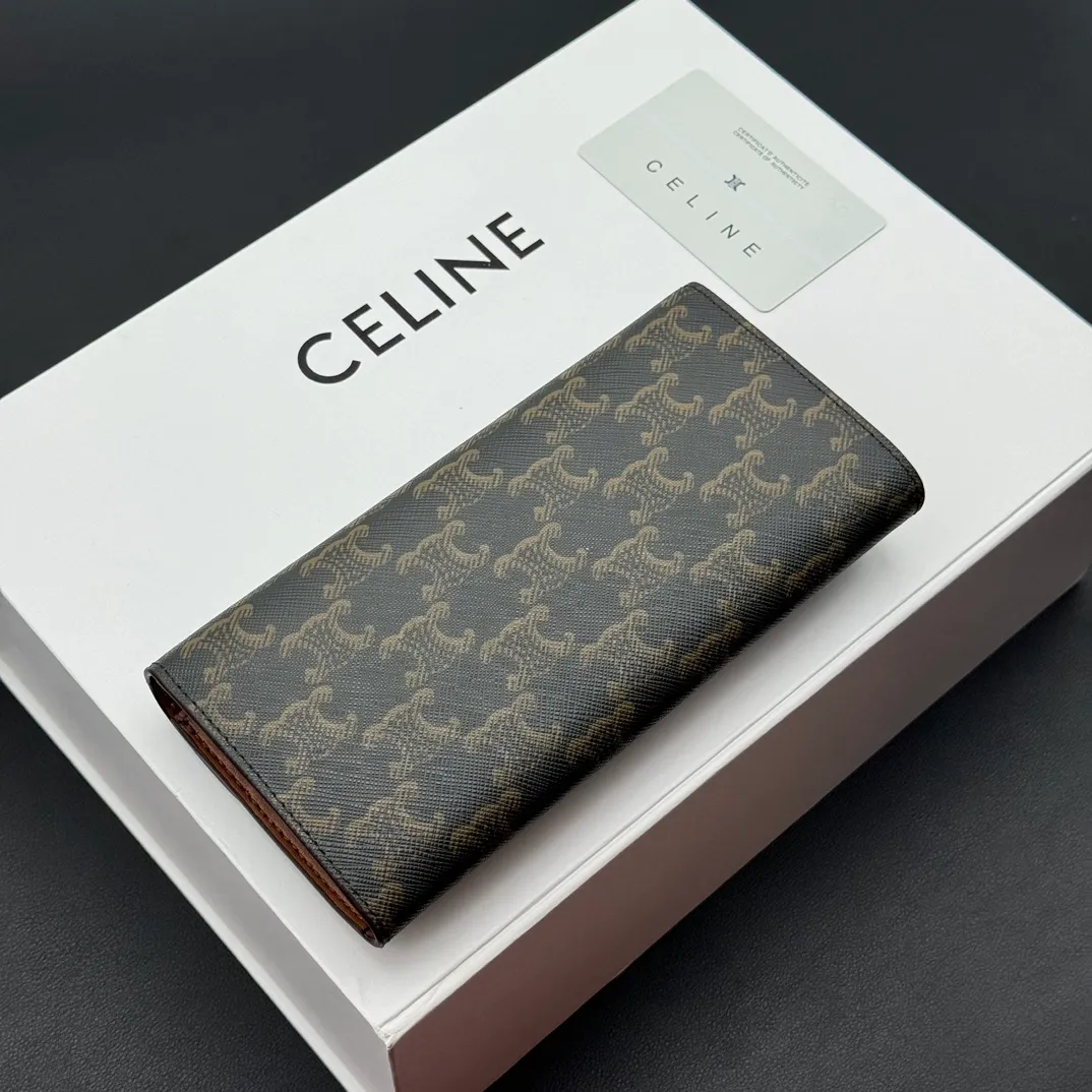 💰210 💎Upgraded original version💖 With top layer leather 𝗖𝗘𝗟𝗜𝗡𝗘 | 𝗧𝗥𝗜𝗢𝗠𝗣𝗛𝗘 Celine Arc de Triomphe Wallet💖 TRIOMPHE metallic snap button, 1 zipper pocket, 2 gusset partitions, 1 flat pocket, 12 card slots. Style number: C10E313 Size: 19X10