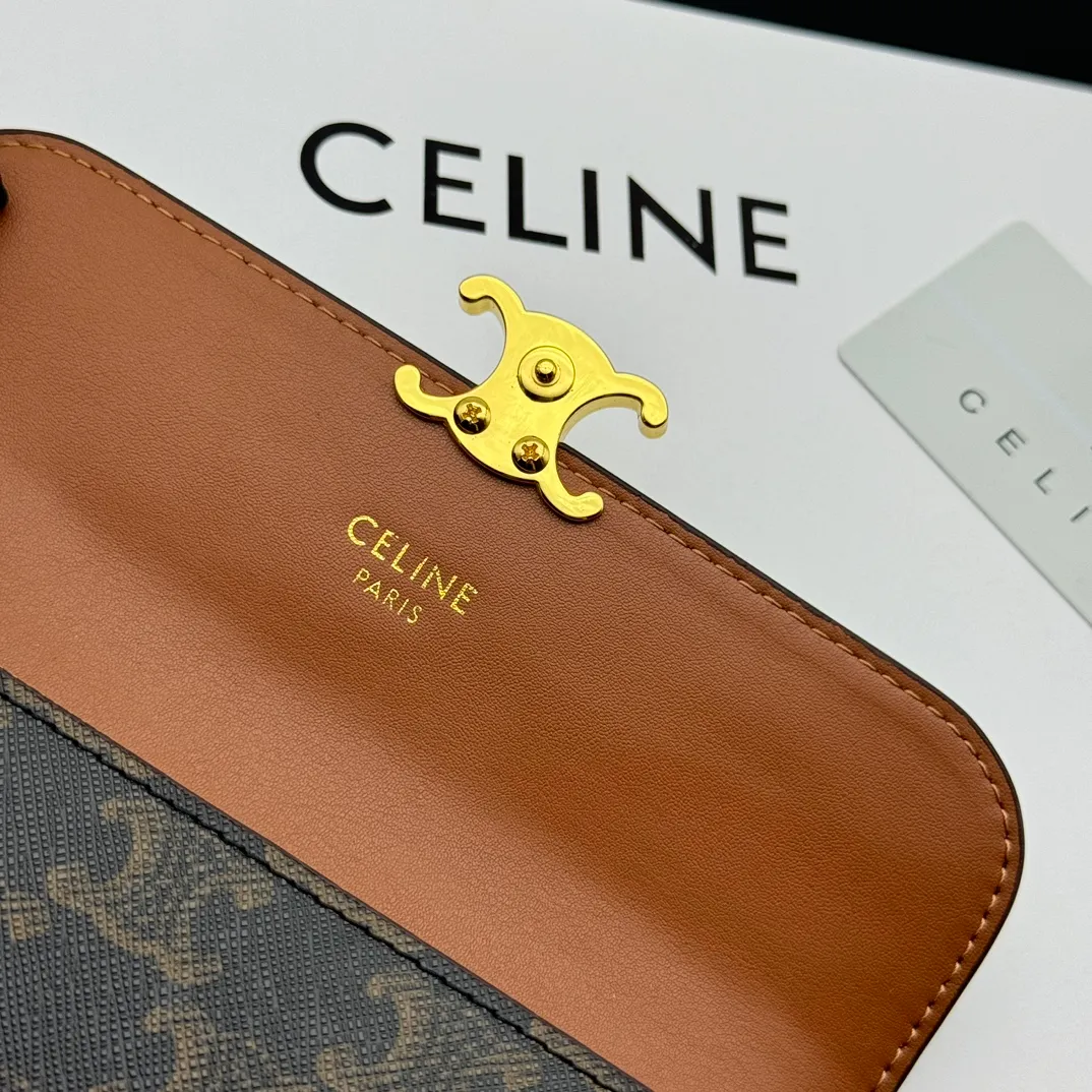 💰210 💎Upgraded original version💖 With top layer leather 𝗖𝗘𝗟𝗜𝗡𝗘 | 𝗧𝗥𝗜𝗢𝗠𝗣𝗛𝗘 Celine Arc de Triomphe Wallet💖 TRIOMPHE metallic snap button, 1 zipper pocket, 2 gusset partitions, 1 flat pocket, 12 card slots. Style number: C10E313 Size: 19X10
