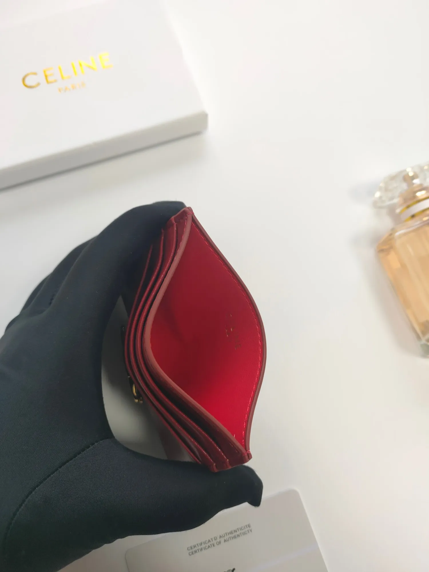 💰90💰CELINE's new embossed logo card holder, made of first-layer cowhide, two card slots + one middle pocket Style number: 10L833 Size: 10.5×7cm