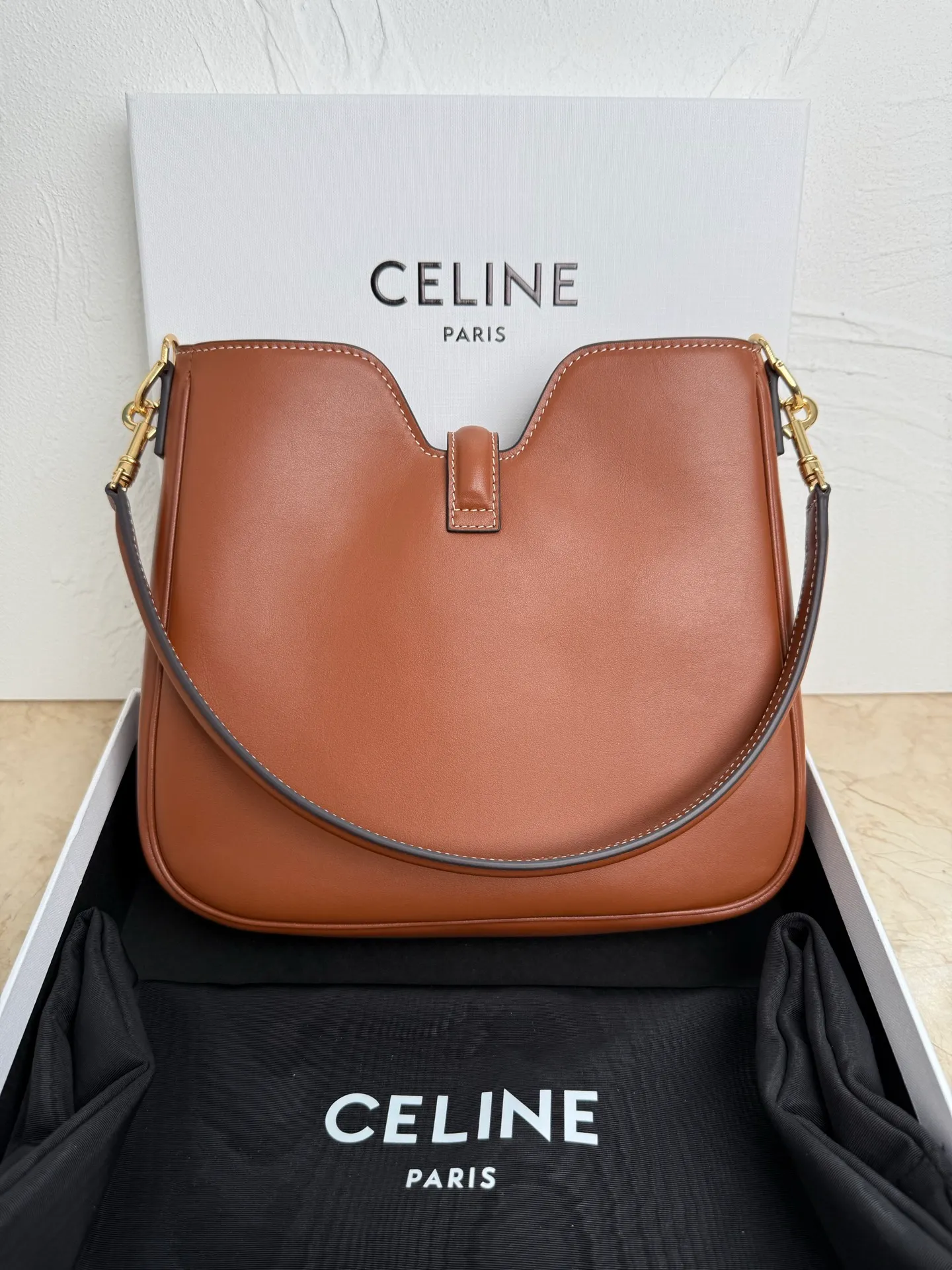 p1600 CAMILLE 16💓2025 New SOFT Small Smooth Cow Leather Handbag👜This model cannot fit larger smart tablets such as IPAD. Cow leather Sheep leather lining Hand carry, shoulder and crossbody Rotary lock closure 1 main compartment 1 inner zipper pocket 1 detachable hand/shoulder strap, length 8.6 inches (22 cm) 1 detachable and adjustable shoulder strap, 9.7 X 8.5 X 2 inches (24.5 X 21.5