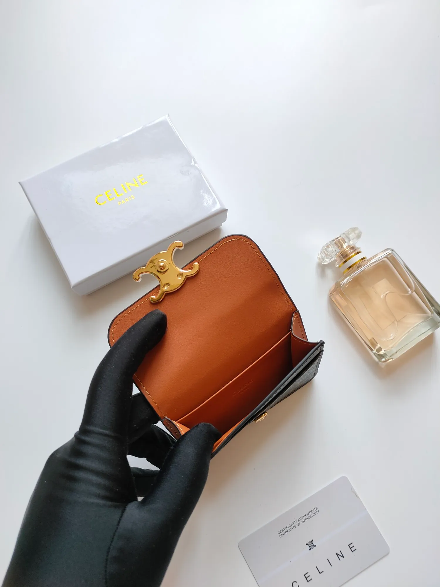 ￥110 CELINE’s latest TRIOMPHE logo printed card holder, gold finish, snap closure, model number: 101582, size: 10.5*7cm
