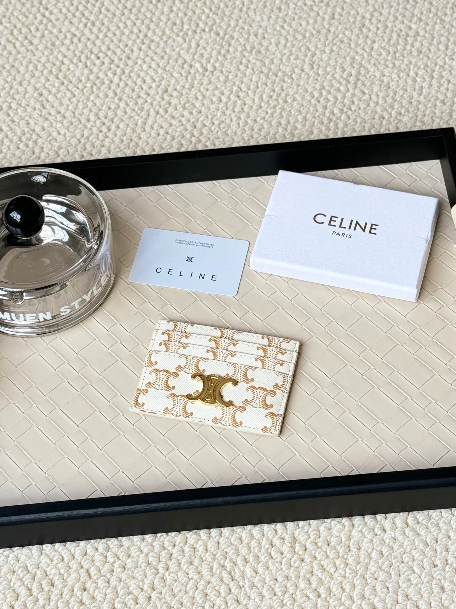 💰100 super mini card holder CELINE's new embossed logo card holder, made of first-layer cowhide, two card slots + one middle pocket Style number: 10L833 Size: 10.5×7cm