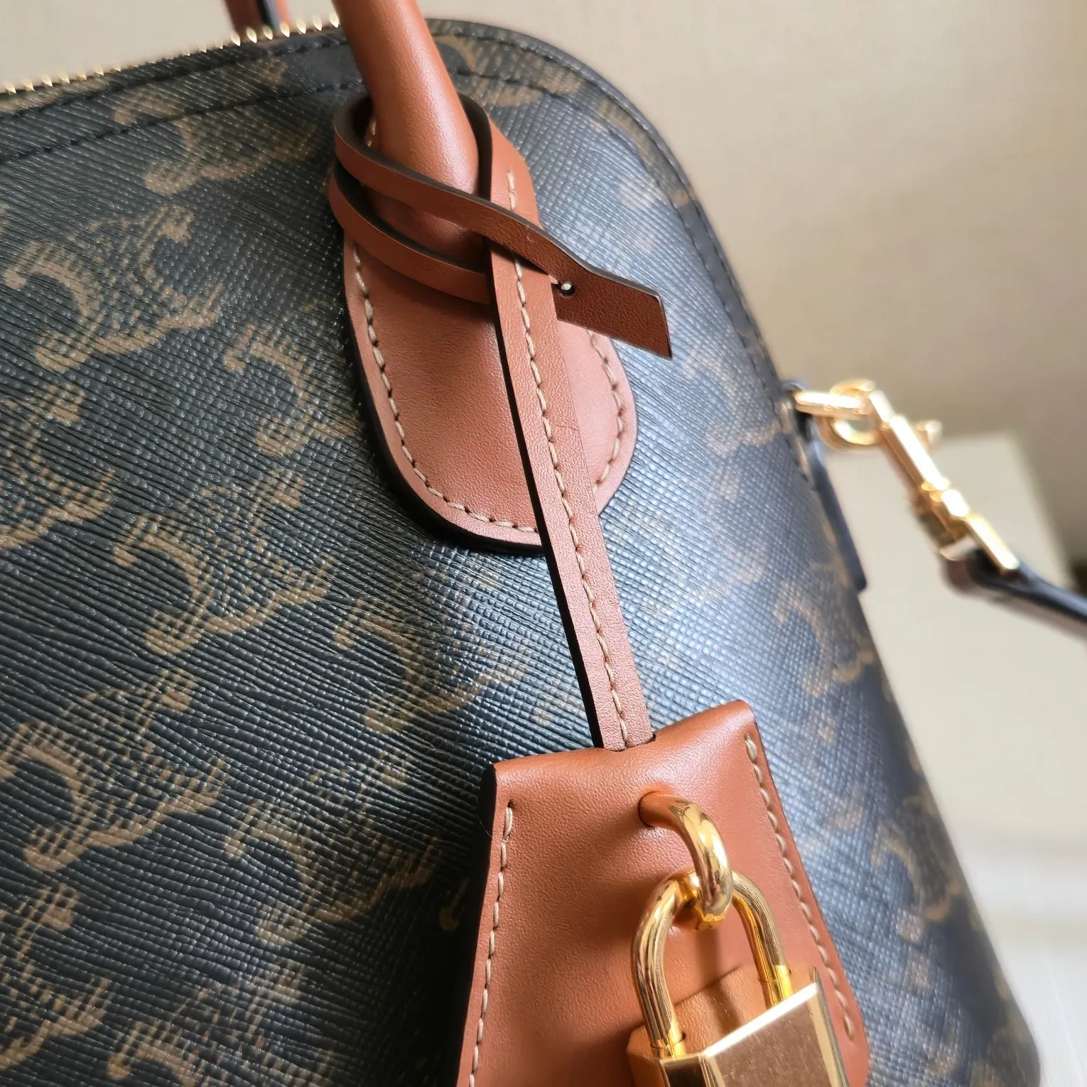 All Categories Official Website "Brand Women's Bags" Women's Bags 💙 Celine 2025 New Celine Crossbody Bag