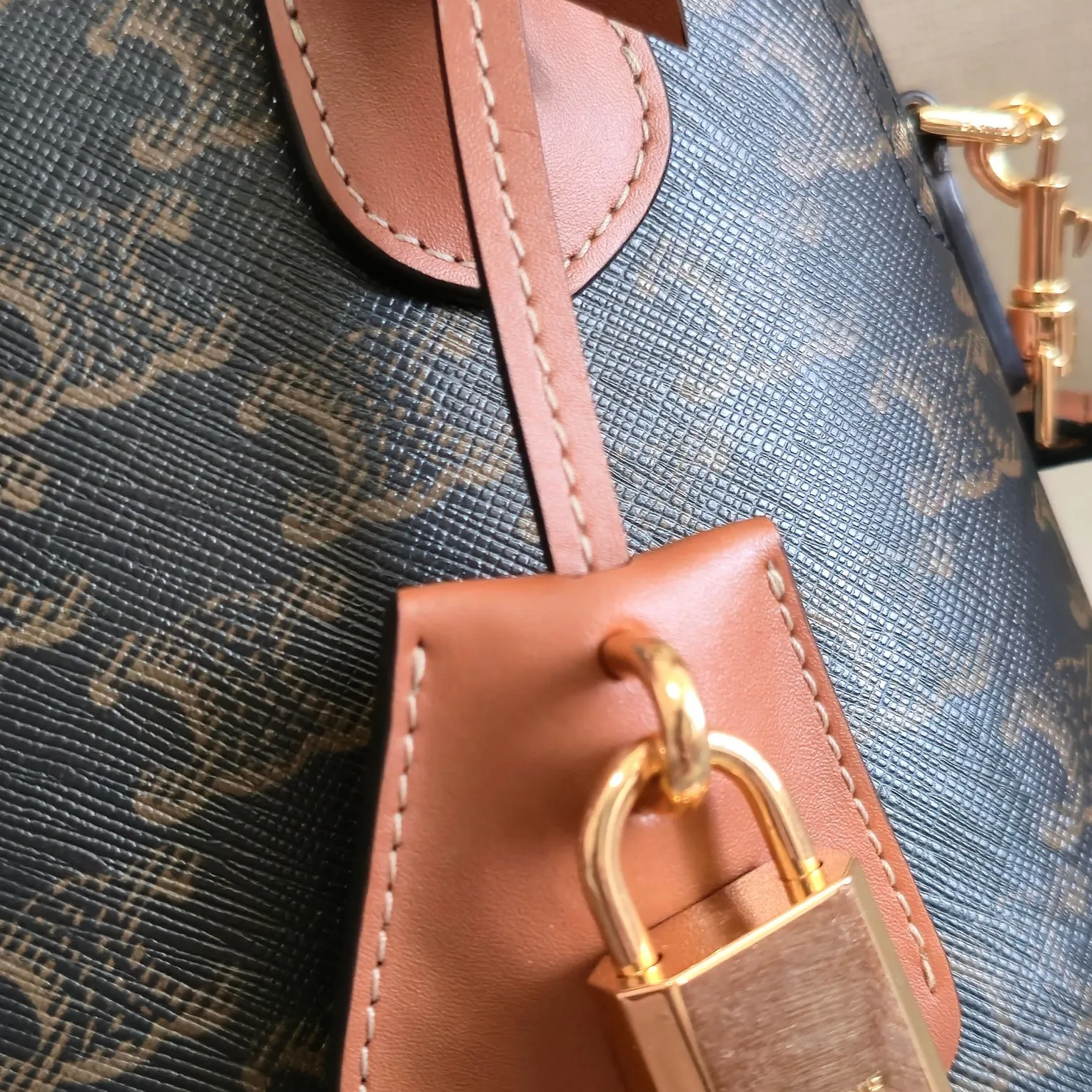 All Categories Official Website "Brand Women's Bags" Women's Bags 💙 Celine 2025 New Celine Crossbody Bag
