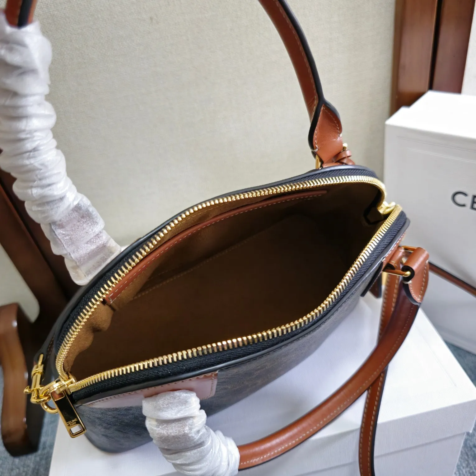 All Categories Official Website "Brand Women's Bags" Women's Bags 💙 Celine 2025 New Celine Crossbody Bag