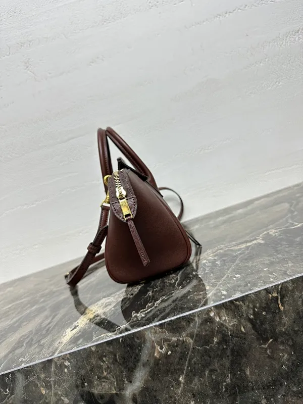 All Categories Official Website "Brand Women's Bags" Women's Bags 💙 Celine 2026 New Celine Crossbody Bag
