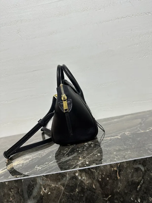 All Categories Official Website "Brand Women's Bags" Women's Bags 💙 Celine 2026 New Celine Crossbody Bag
