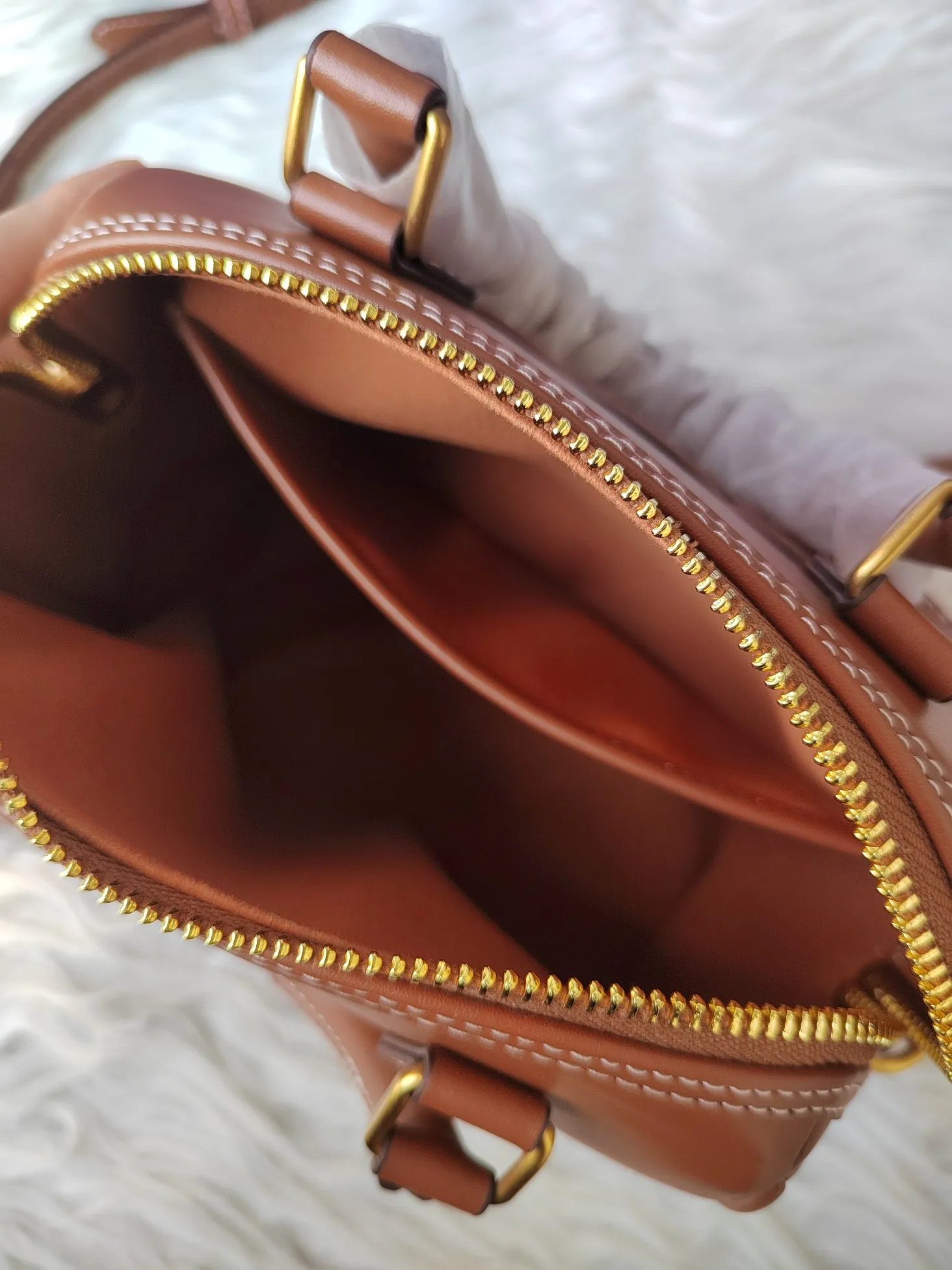 All Categories Official Website "Brand Women's Bags" Women's Bags 💙 Celine Celine 2026 new crossbody shoulder bag