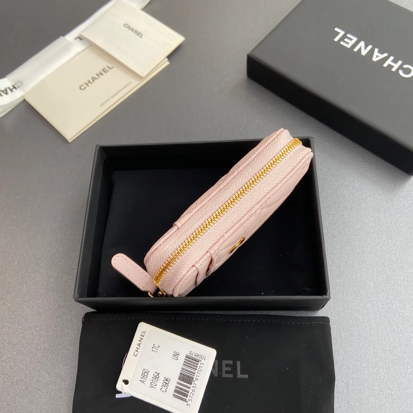 [Special grade hardware original leather] ¥280 Xiaoxiang small zipper bag card holder series with iconic metal logo, gold tone metal hardware, special Italian imported leather 2 card slots wallet bag, 4 card slots No.: 1650 Light pink fine ball pattern light gold steel mark Size: w11×h7.5×2cm
