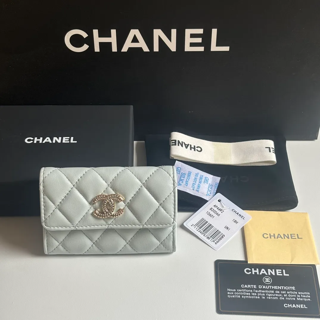 New product CH@NEL lambskin hijab card holder 💦 with new luogo, zipper compartment inside, original quality, exquisite details, model number AP8984, size 11*8.5*3cm 320💰