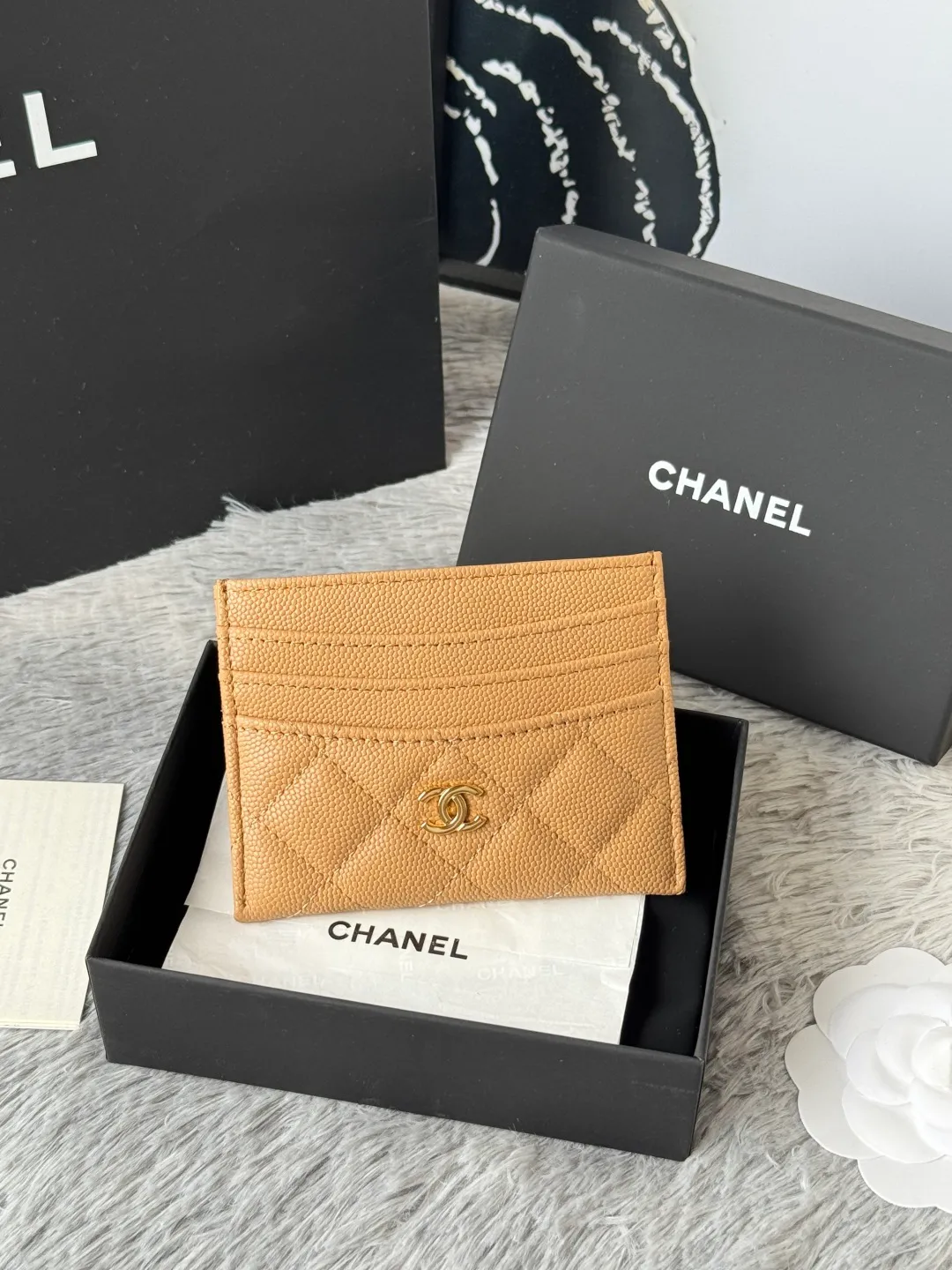💰240💰 chanel 2025 new product card holder lambskin, seven card slots, can hold change, imported Italian lambskin + hardware logo, so beautiful, love it. The color is as shown in the picture, easy and fast storage, mini card holder No.: AP8944 Size: w11×h10cm