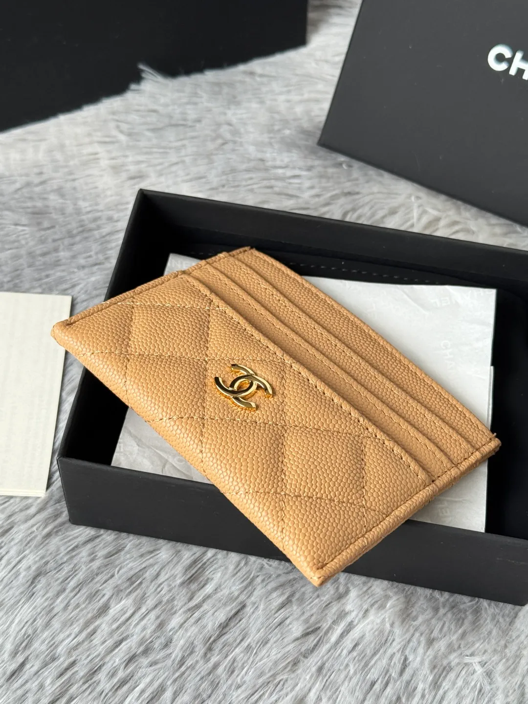 💰240💰 chanel 2025 new product card holder lambskin, seven card slots, can hold change, imported Italian lambskin + hardware logo, so beautiful, love it. The color is as shown in the picture, easy and fast storage, mini card holder No.: AP8944 Size: w11×h10cm