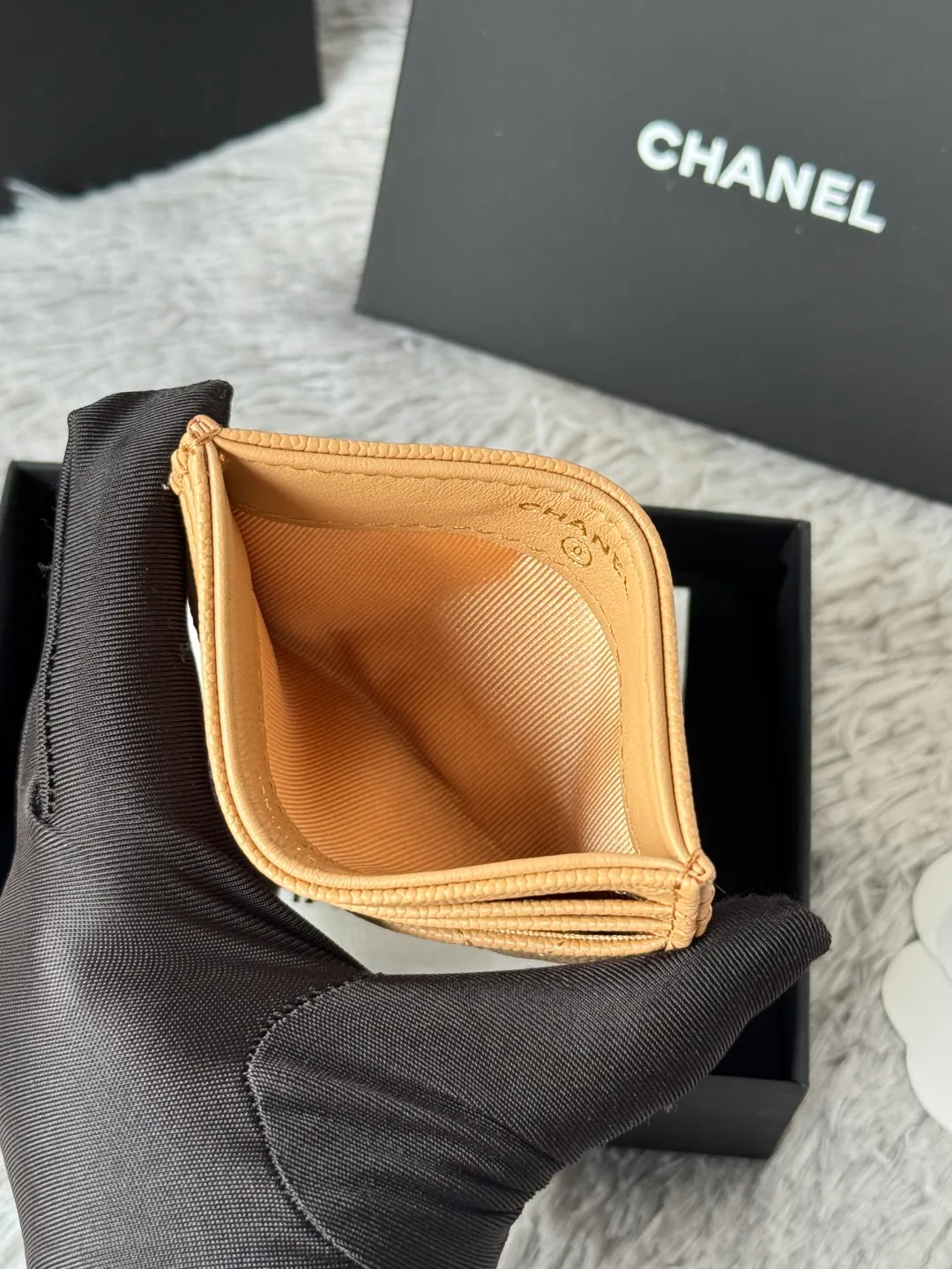 💰240💰 chanel 2025 new product card holder lambskin, seven card slots, can hold change, imported Italian lambskin + hardware logo, so beautiful, love it. The color is as shown in the picture, easy and fast storage, mini card holder No.: AP8944 Size: w11×h10cm