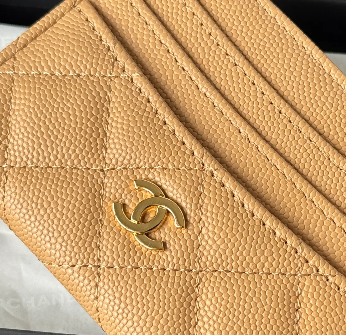 💰240💰 chanel 2025 new product card holder lambskin, seven card slots, can hold change, imported Italian lambskin + hardware logo, so beautiful, love it. The color is as shown in the picture, easy and fast storage, mini card holder No.: AP8944 Size: w11×h10cm