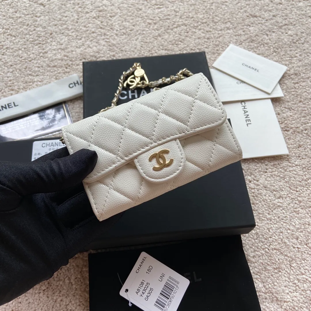 Xiaoxiang imported Italian grain cowhide Item number: A81081 (chain small card holder) 💰: 420 Size: w11×h7cm Color: white fine ball pattern gold steel mark hardware