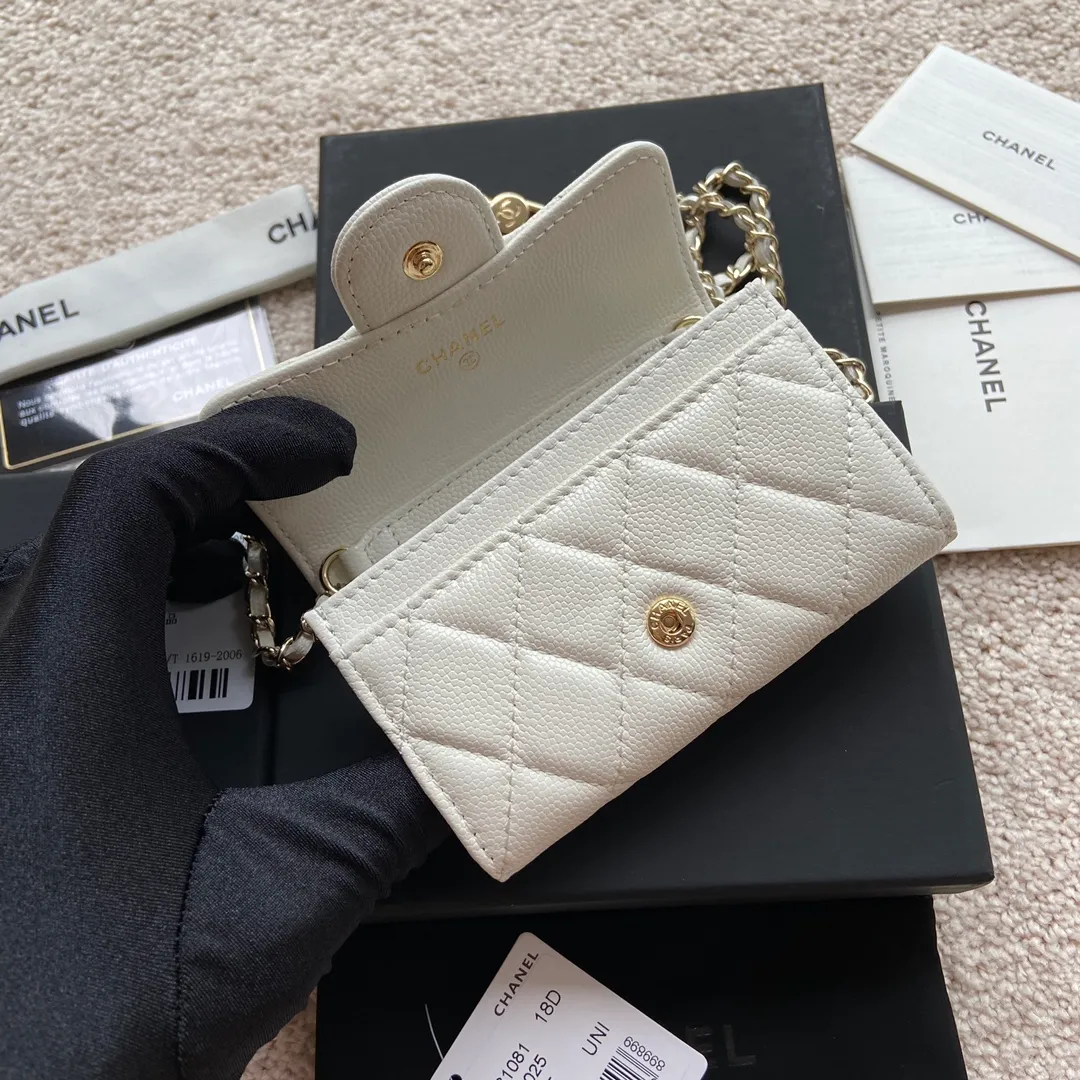 Xiaoxiang imported Italian grain cowhide Item number: A81081 (chain small card holder) 💰: 420 Size: w11×h7cm Color: white fine ball pattern gold steel mark hardware