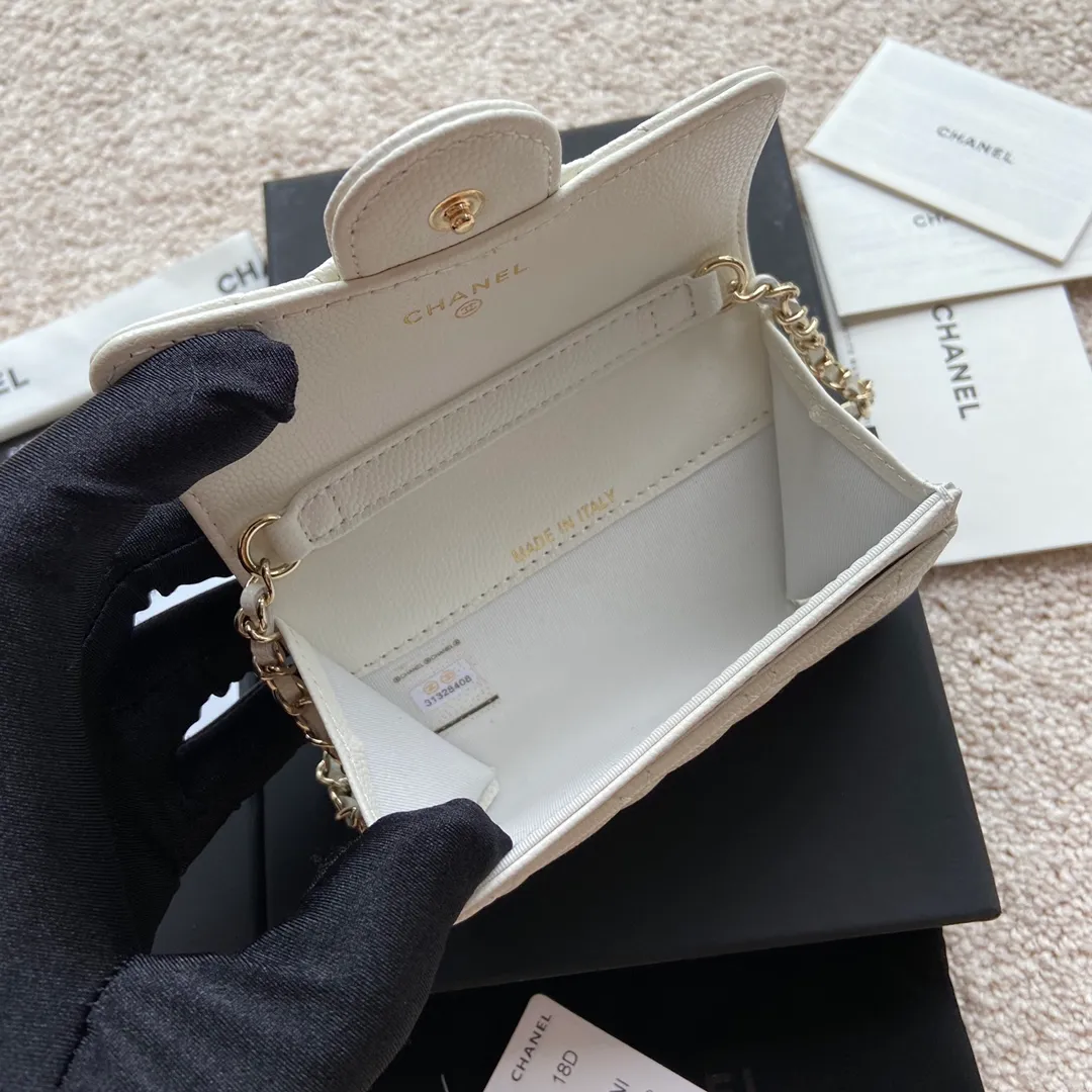 Xiaoxiang imported Italian grain cowhide Item number: A81081 (chain small card holder) 💰: 420 Size: w11×h7cm Color: white fine ball pattern gold steel mark hardware