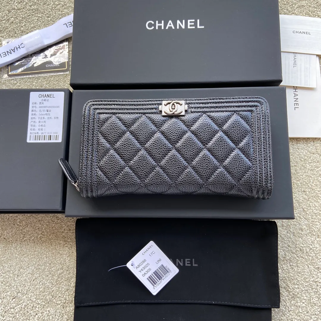 480💰Xiaoxiang imported Italian grain cowhide Item number: A80288 Size: w19.5×h10.5×d2.5 Color: black ball pattern silver mark