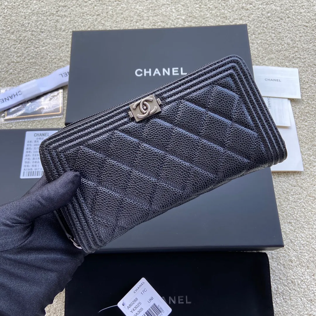 480💰Xiaoxiang imported Italian grain cowhide Item number: A80288 Size: w19.5×h10.5×d2.5 Color: black ball pattern silver mark