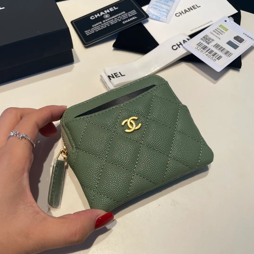 💰420😊Upgraded version💋Chanel🆕 New color colorful fine ball caviar cowhide🐂Classic zipper bag with multiple card slots for change. It can also bring convenience to various bank cards, supermarket cards, shopping cards, and membership cards. It is so small and easy to carry. It is the most fashionable and popular element of coin purses. Do you own it? Comes with the latest complete set of packaging 2061🍃size: 12*9.5cm