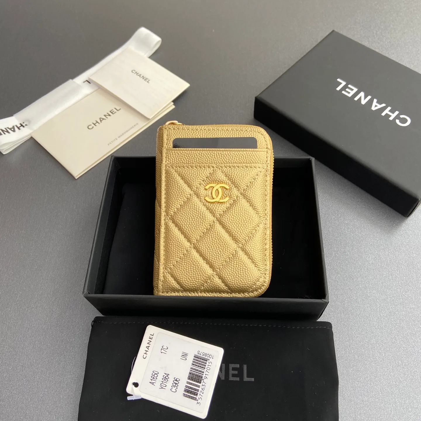 [Special grade hardware original leather] ¥280 Xiaoxiang small zipper bag card holder series with iconic metal logo, gold tone metal hardware, special Italian imported leather 2 card slots wallet bag, 4 card slots No.: 1650 Greek edge fine ball pattern light gold steel mark Size: w11×h7.5×2cm