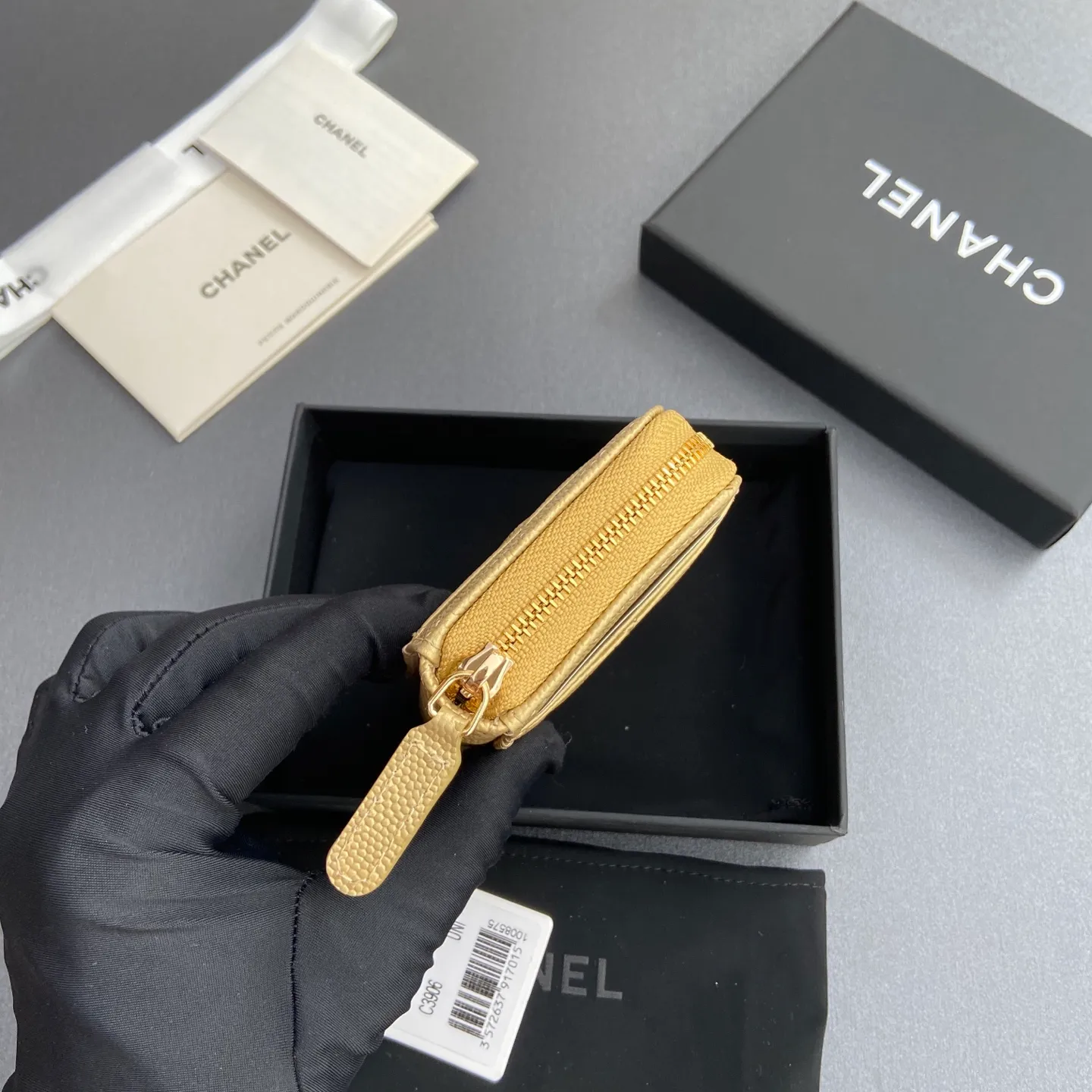 [Special grade hardware original leather] ¥280 Xiaoxiang small zipper bag card holder series with iconic metal logo, gold tone metal hardware, special Italian imported leather 2 card slots wallet bag, 4 card slots No.: 1650 Greek edge fine ball pattern light gold steel mark Size: w11×h7.5×2cm