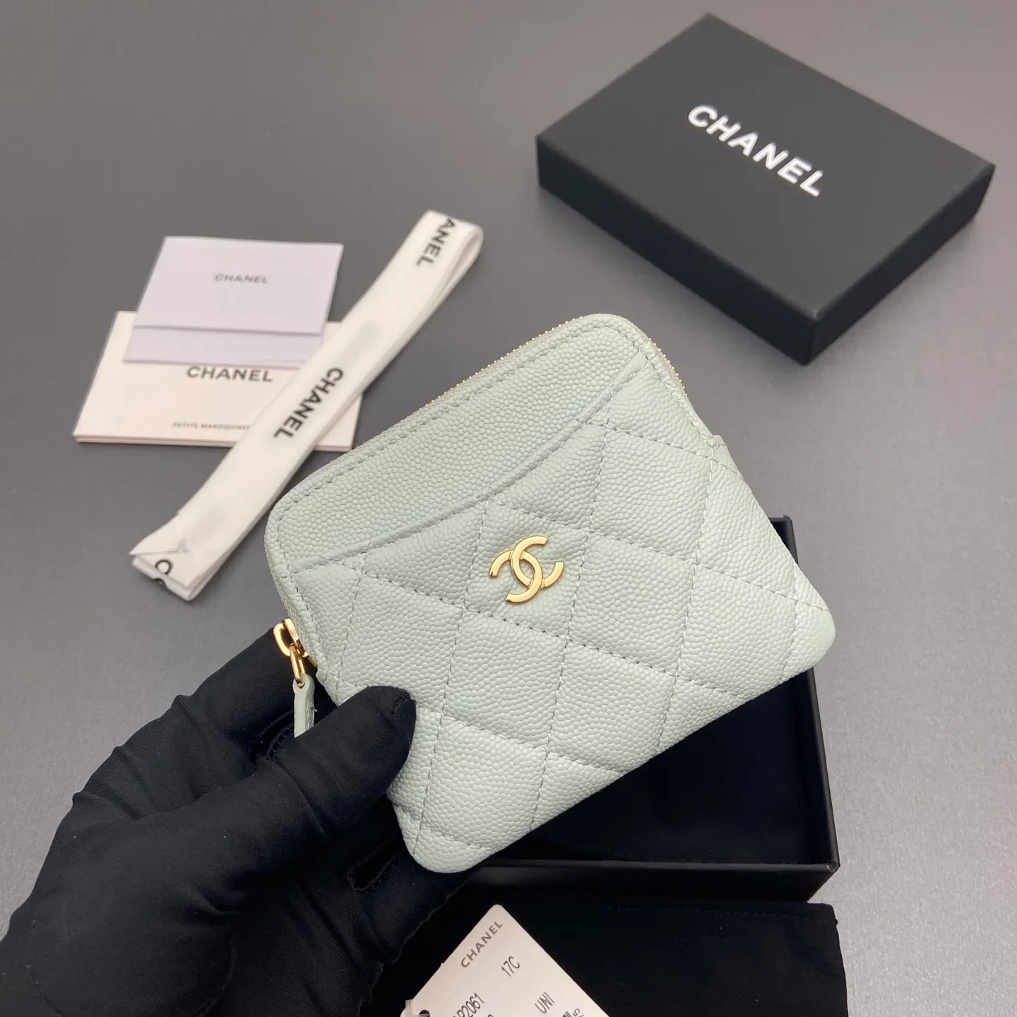 [Special grade hardware original leather] ¥380 Xiaoxiang small zipper bag card holder series Quilted card holder/wallet with iconic metal logo Gold tone metal hardware, special Italian imported leather 5 card slots, 1 small zipper bag No.: 2061 Light blue thin ball light gold hardware Size: w11.5×h10×d2cm