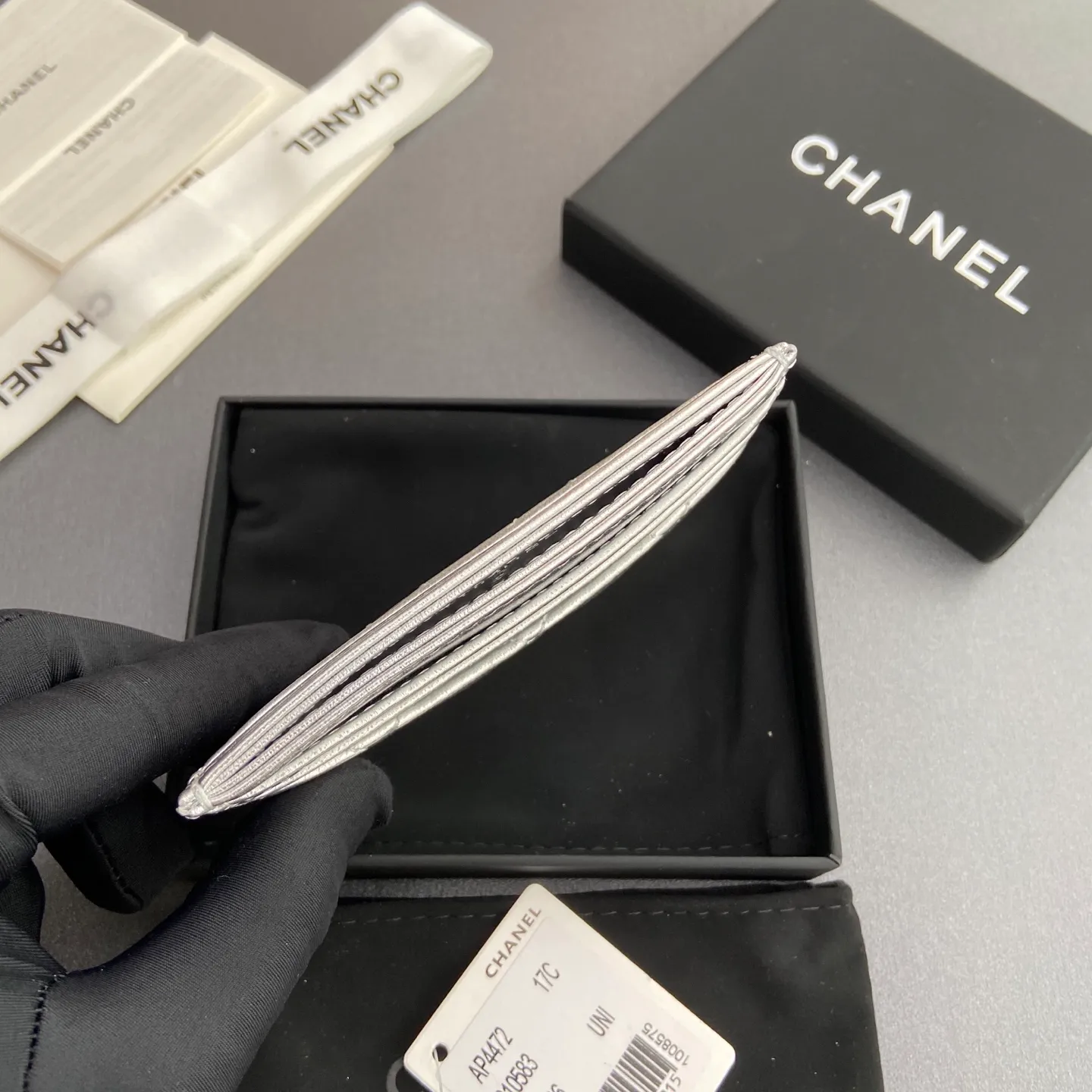 Xiaoxiang imported Italian leather Item number: A 4472 Price: 240 Size: w11×h10cm Color: Silver sheepskin Silver steel mark