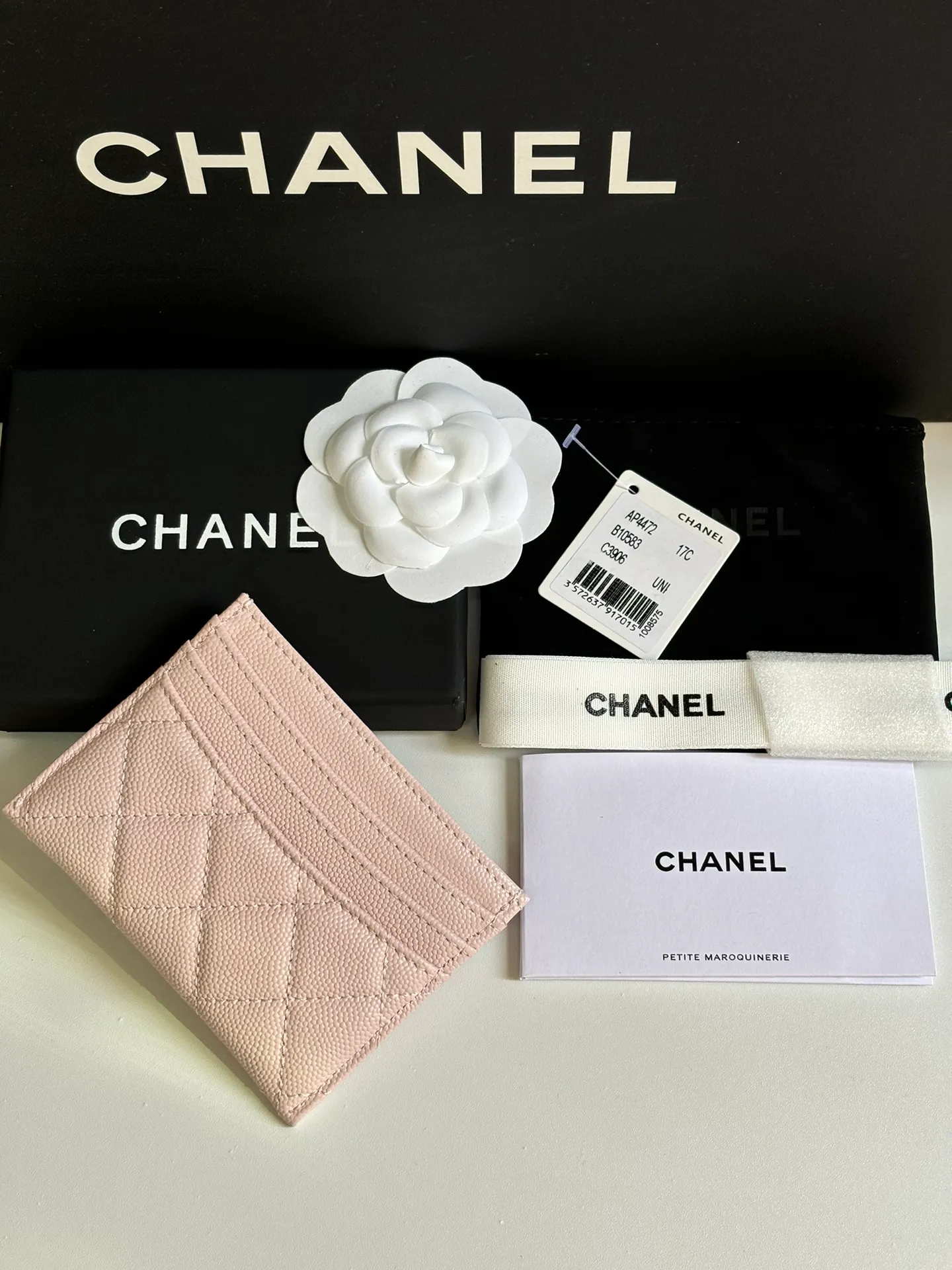 💰240 new product CH@NEL card holder has arrived💦This card holder adds a few more card slots based on the old model, making it more practical. It has original quality and beautiful details. Model No. AP8944, size 11*8*1cm.