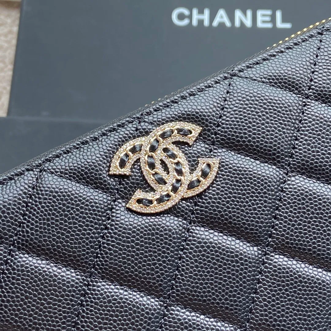 Xiaoxiang imported Italian grained calfskin Item No.: AP5478 💰:540 Size: w19.5×h10.5×d2cm Color: Black fine ball pattern diamond-encrusted hardware