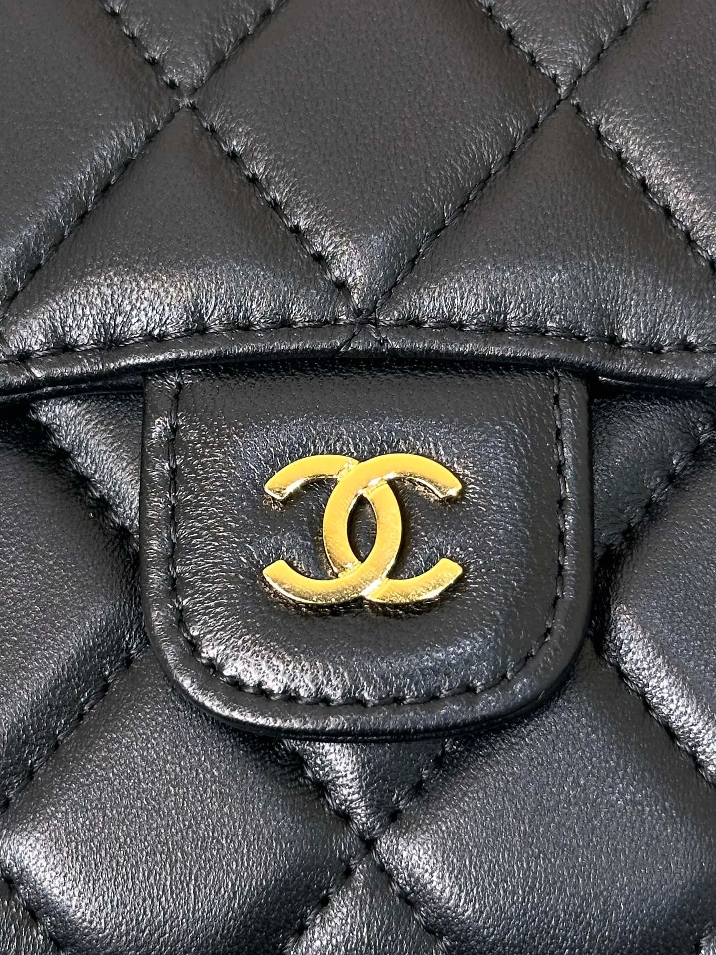 82288 black gold sheepskin CF