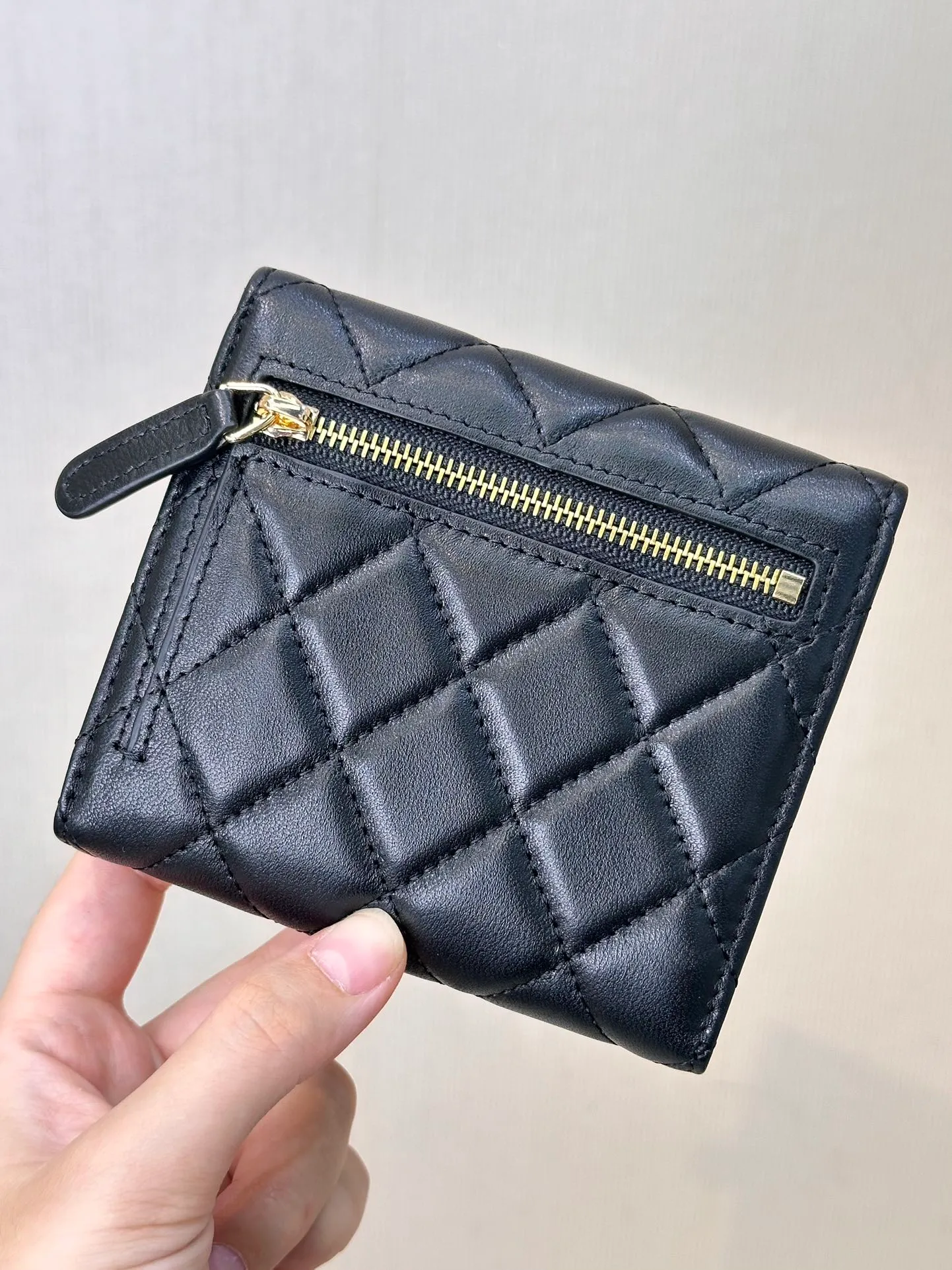 82288 black gold sheepskin CF