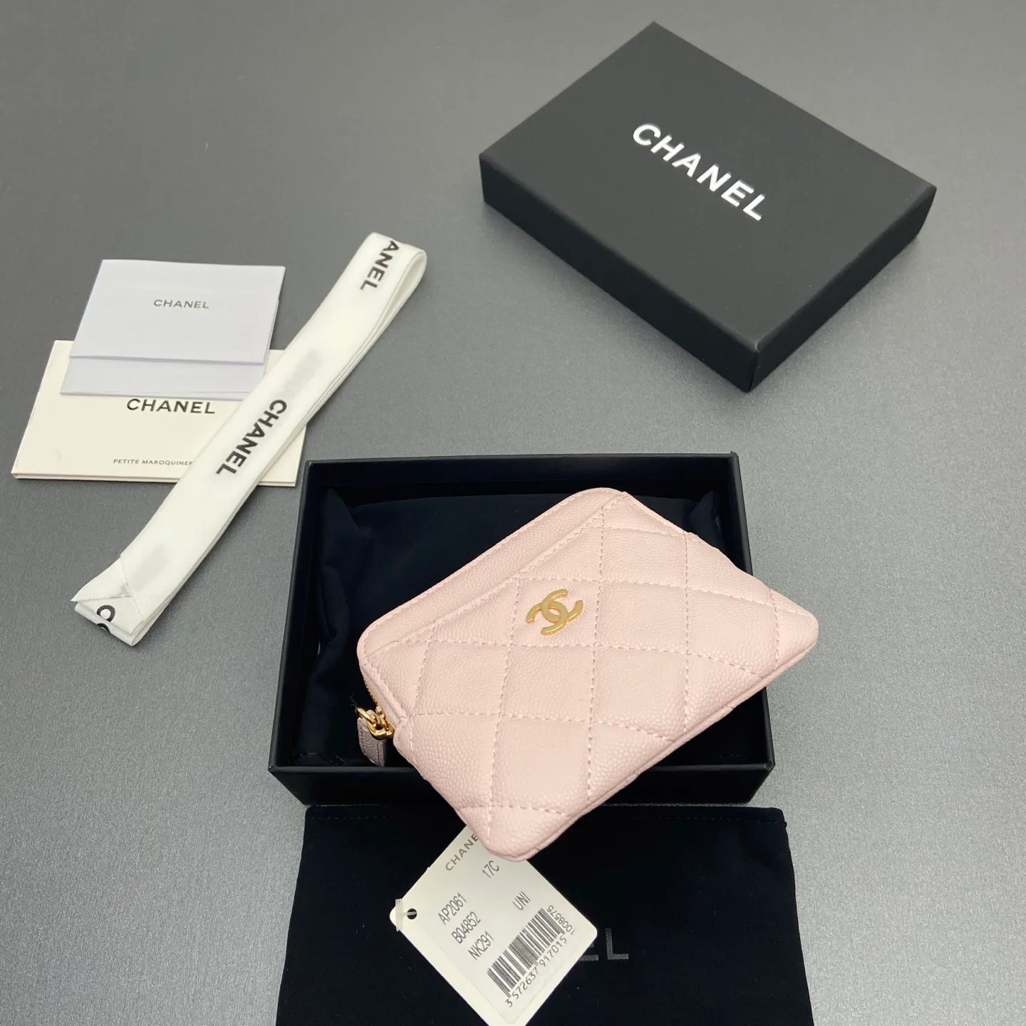 [Special grade hardware original leather] ¥380 Xiaoxiang small zipper bag card holder series Quilted card holder/wallet with iconic metal logo Gold tone metal hardware, special Italian imported leather 5 card slots, 1 small zipper bag No.: 2061 Light pink thin ball light gold hardware Size: w11.5×h10×d2cm