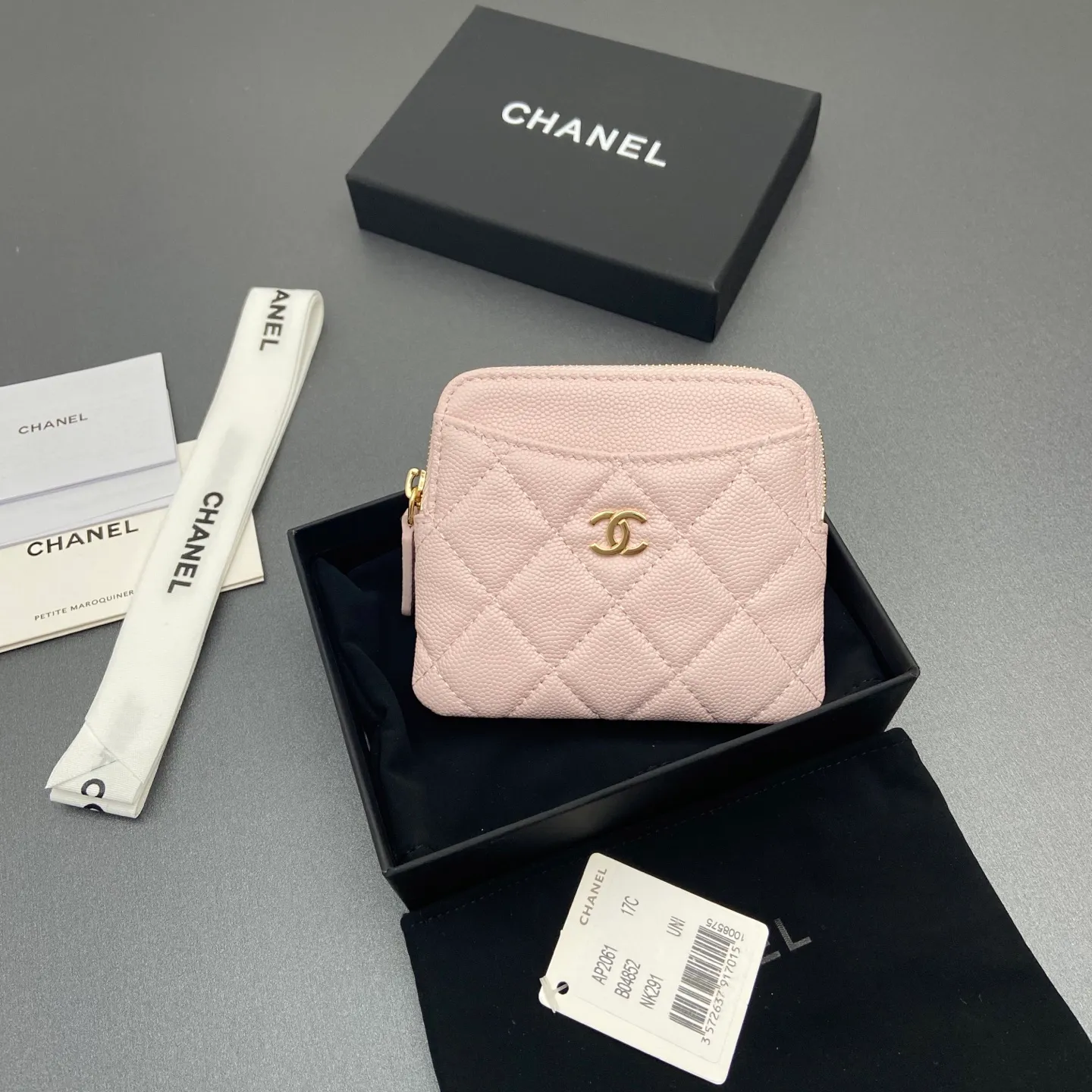 [Special grade hardware original leather] ¥380 Xiaoxiang small zipper bag card holder series Quilted card holder/wallet with iconic metal logo Gold tone metal hardware, special Italian imported leather 5 card slots, 1 small zipper bag No.: 2061 Light pink thin ball light gold hardware Size: w11.5×h10×d2cm