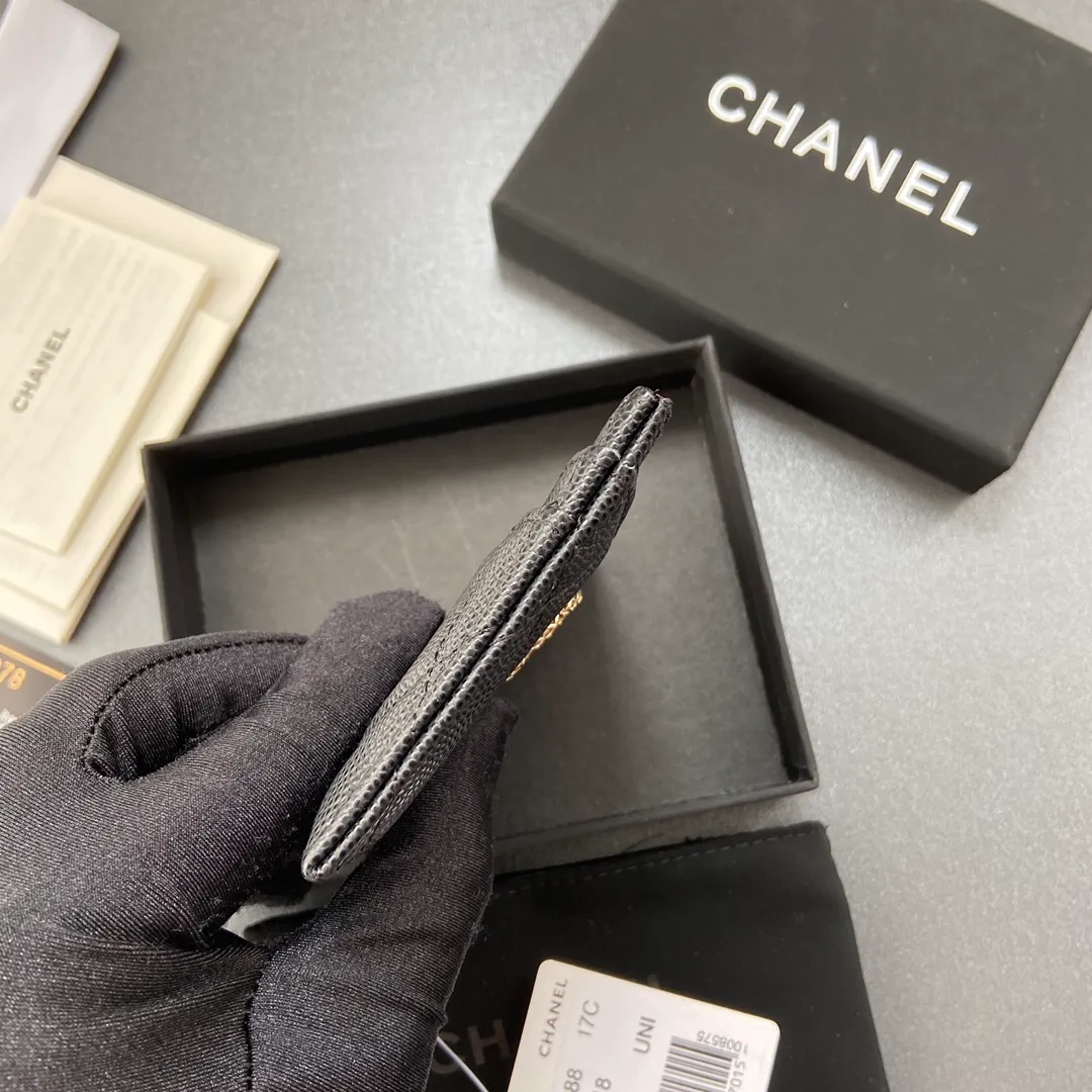 260💰Xiaoxiang imported Italian grained calfskin Item number: AP6376 Size: w11×7.5cm Color: black fine ball pattern light gold Usage: card holder