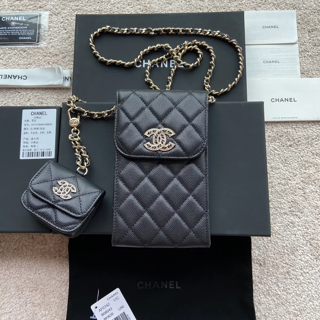 Xiaoxiang imported Italian grain cowhide Item No.: AP5484 💰:860 Size: w10×h16.5×2cm Color: Black fine ball pattern diamond hardware Mother-to-daughter bag series