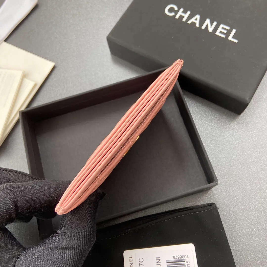 Xiaoxiang imported Italian leather Item number: 84386 Price: 260 Size: w11×h7.5cm Color: pink leather gold hardware