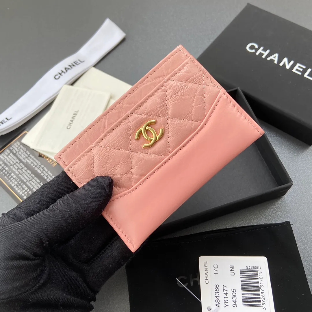 Xiaoxiang imported Italian leather Item number: 84386 Price: 260 Size: w11×h7.5cm Color: pink leather gold hardware