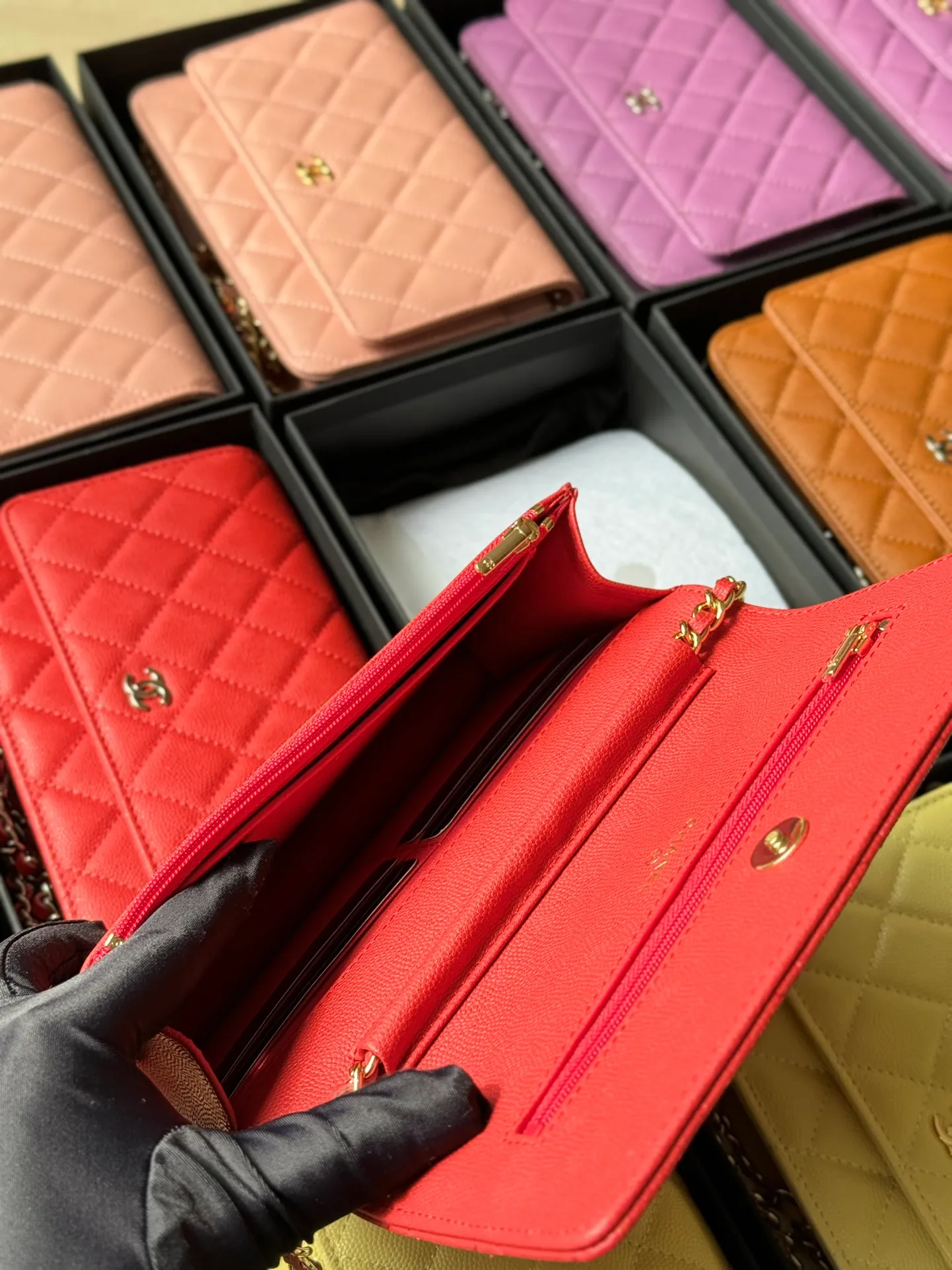 Magnetic buckle model 2050 caviar (fine ball pattern) C𝕙𝕒𝕟𝕖𝕝 entry-level classic model 𝑾𝒐𝒄 (magnetic buckle) fortune bag gold and silver thirteen colors