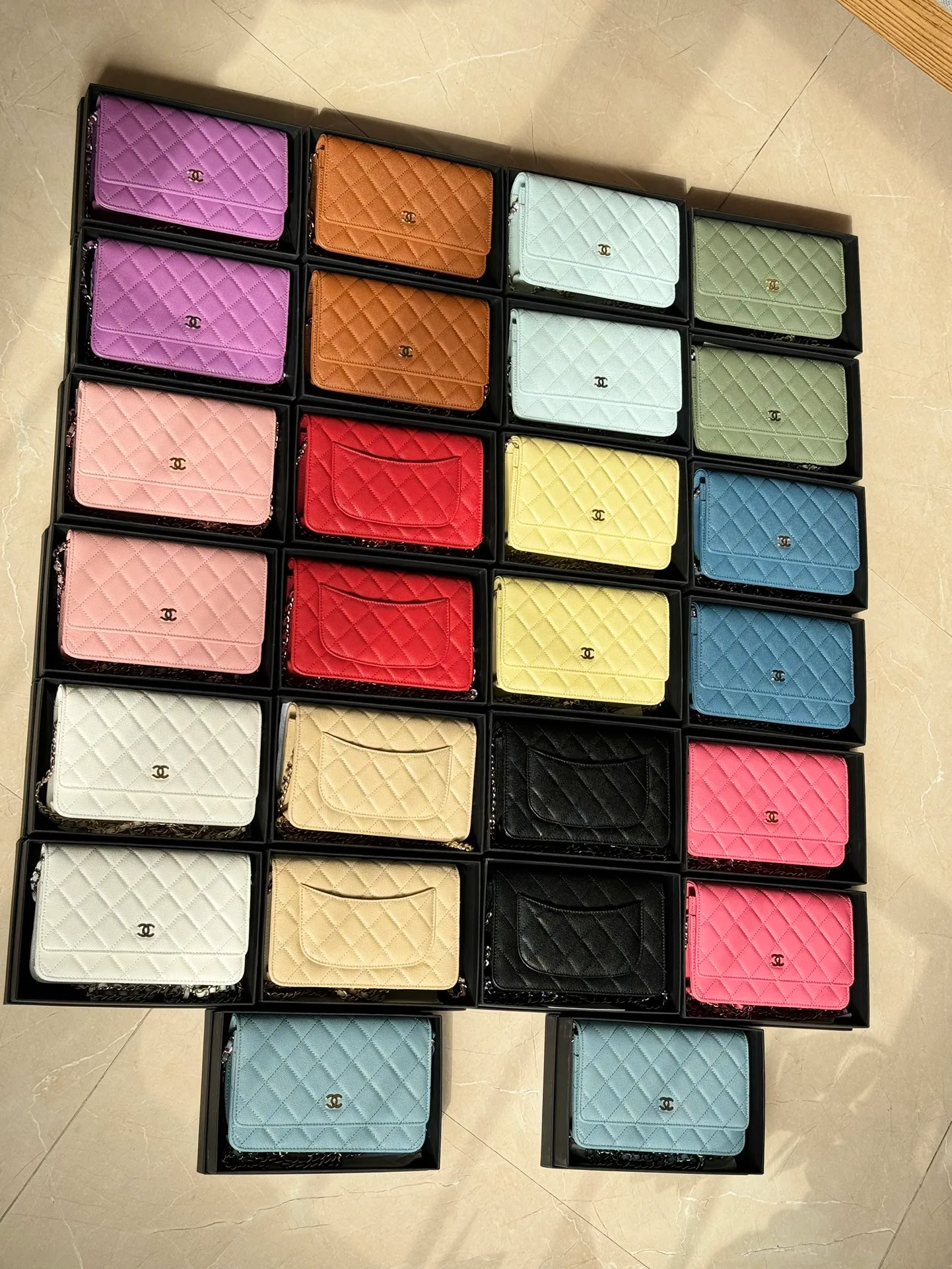Magnetic buckle model 2050 caviar (fine ball pattern) C𝕙𝕒𝕟𝕖𝕝 entry-level classic model 𝑾𝒐𝒄 (magnetic buckle) fortune bag gold and silver thirteen colors