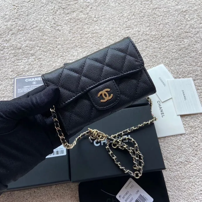 Xiaoxiang imported Italian leather Item number: AP3966/A81081 chain small card holder) Price: 420 Size: w11×h7cm Color: Black fine ball pattern gold steel mark hardware