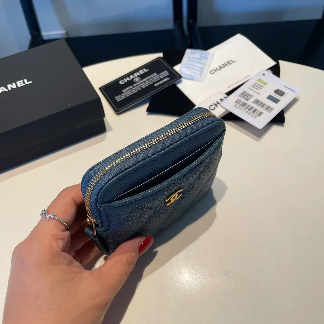 💰420😊Upgraded version💋Chanel🆕 New color colorful fine ball caviar cowhide🐂Classic zipper bag with multiple card slots for change. It can also bring convenience to various bank cards, supermarket cards, shopping cards, and membership cards. It is so small and easy to carry. It is the most fashionable and popular element of coin purses. Do you own it? Comes with the latest complete set of packaging 2061🍃size: 12*9.5cm