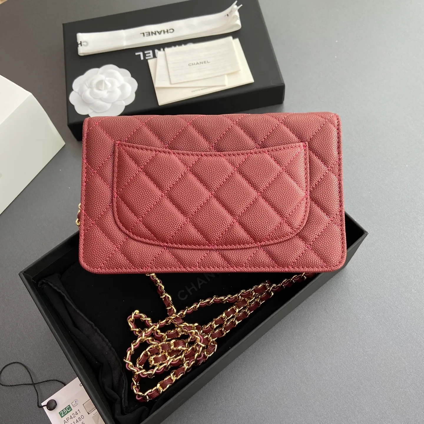 Xiaoxiang imported Italian lambskin [upgraded version] Item number: AP8482 💰700 Size: w20×h13×d3.5cm Color: burgundy fine ball pattern golden steel mark