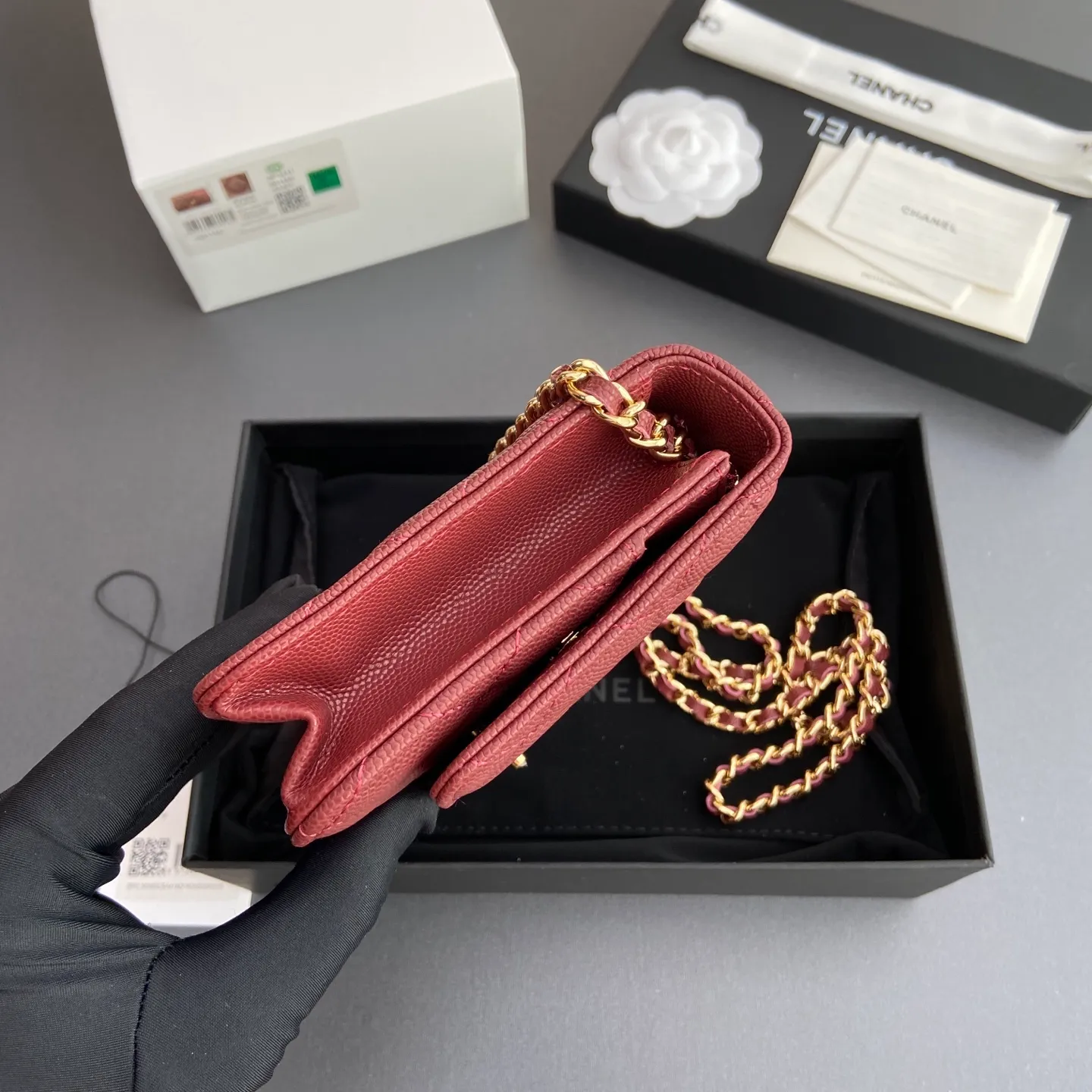 Xiaoxiang imported Italian lambskin [upgraded version] Item number: AP8482 💰700 Size: w20×h13×d3.5cm Color: burgundy fine ball pattern golden steel mark