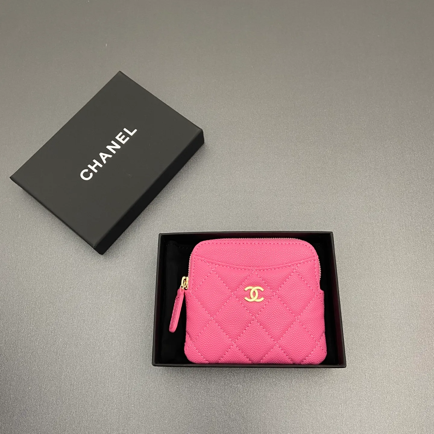 [Special grade hardware original leather] ¥380 Xiaoxiang small zipper bag card holder series Quilted card holder/wallet with iconic metal logo Gold tone metal hardware, special Italian imported leather 5 card slots, 1 small zipper bag No.: 2061 Size: w11.5×h10×d2cm