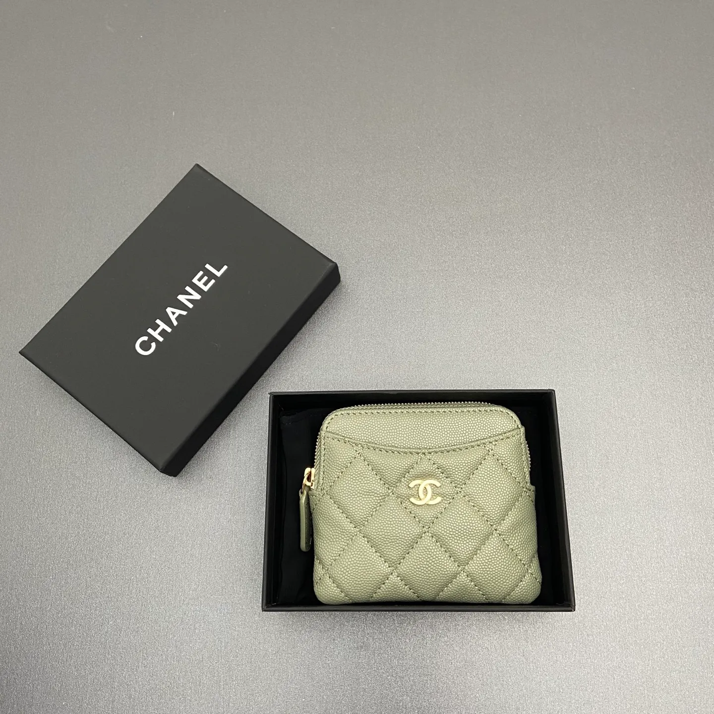 [Special grade hardware original leather] ¥380 Xiaoxiang small zipper bag card holder series Quilted card holder/wallet with iconic metal logo Gold tone metal hardware, special Italian imported leather 5 card slots, 1 small zipper bag No.: 2061 Size: w11.5×h10×d2cm